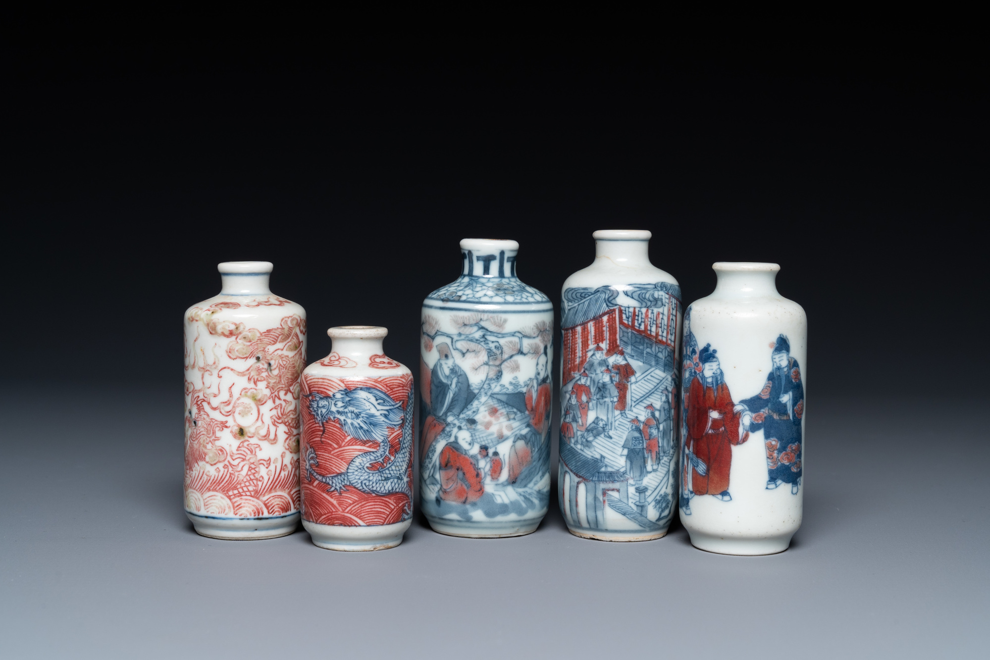 Five Chinese blue, white and copper-red snuff bottles, 18/20th C.