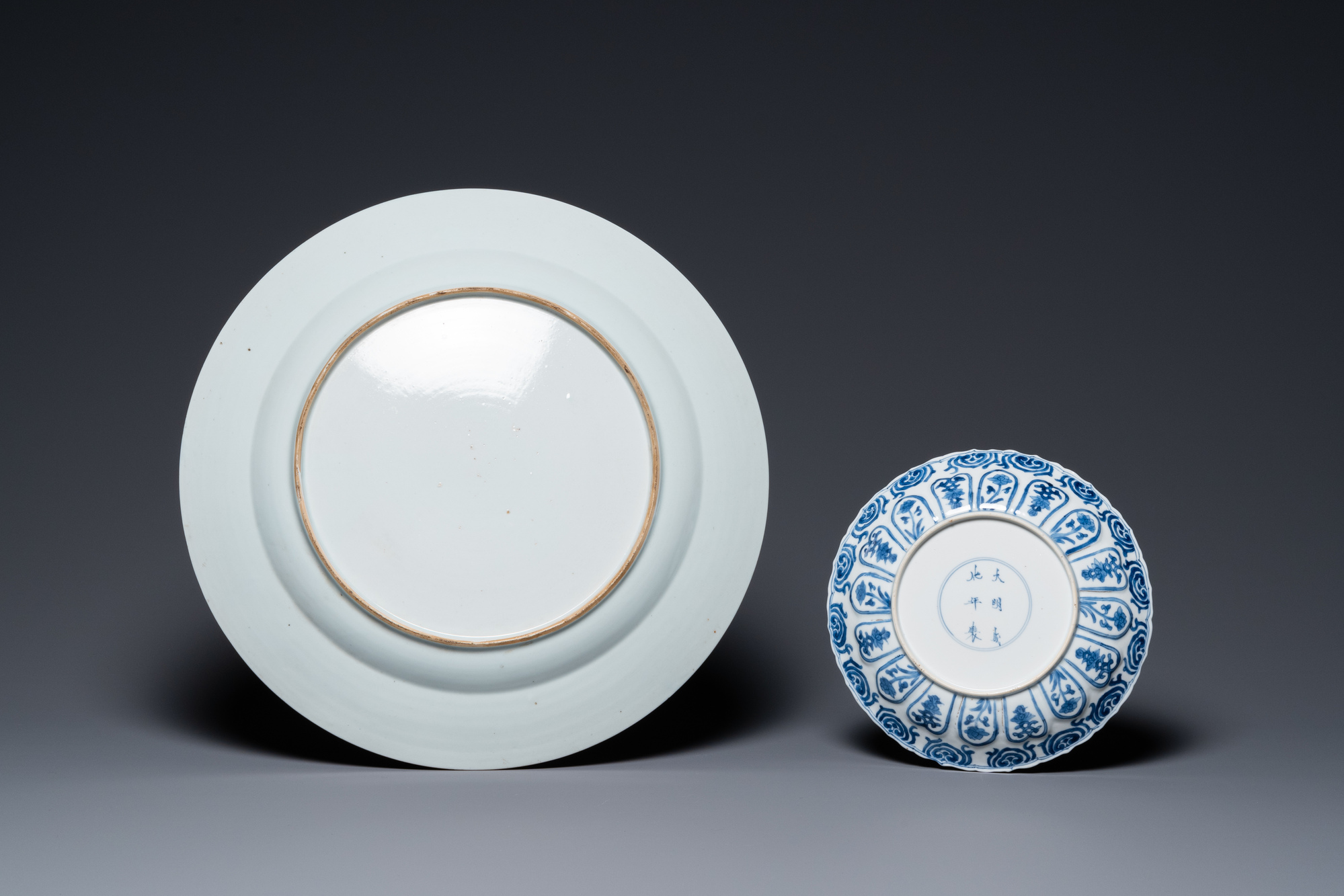 A Chinese blue and white dish and a plate, Kangxi - Image 3 of 3
