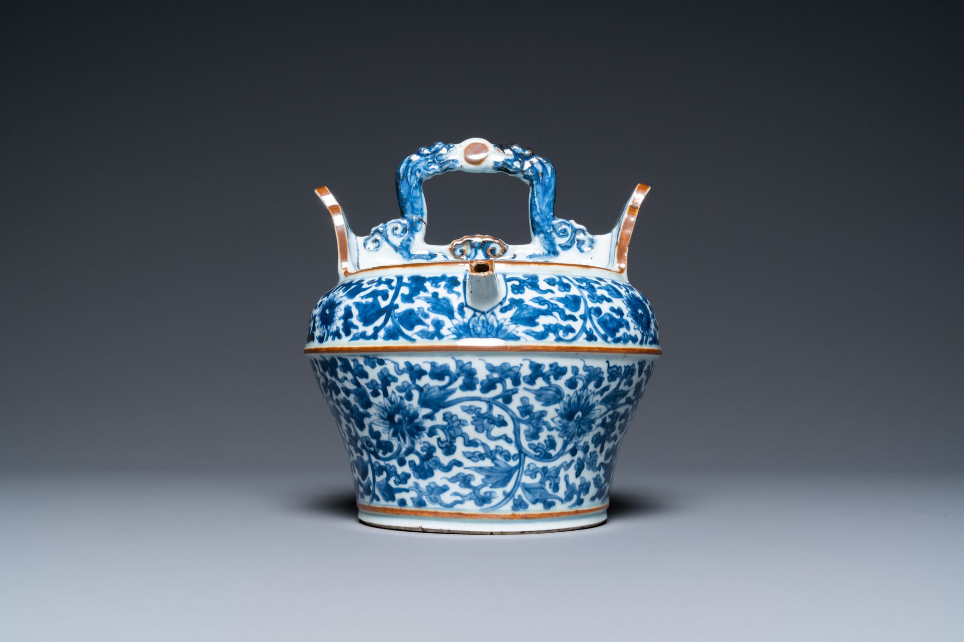 A Chinese blue and white lime pot for the Vietnamese market, Kangxi - Image 3 of 7