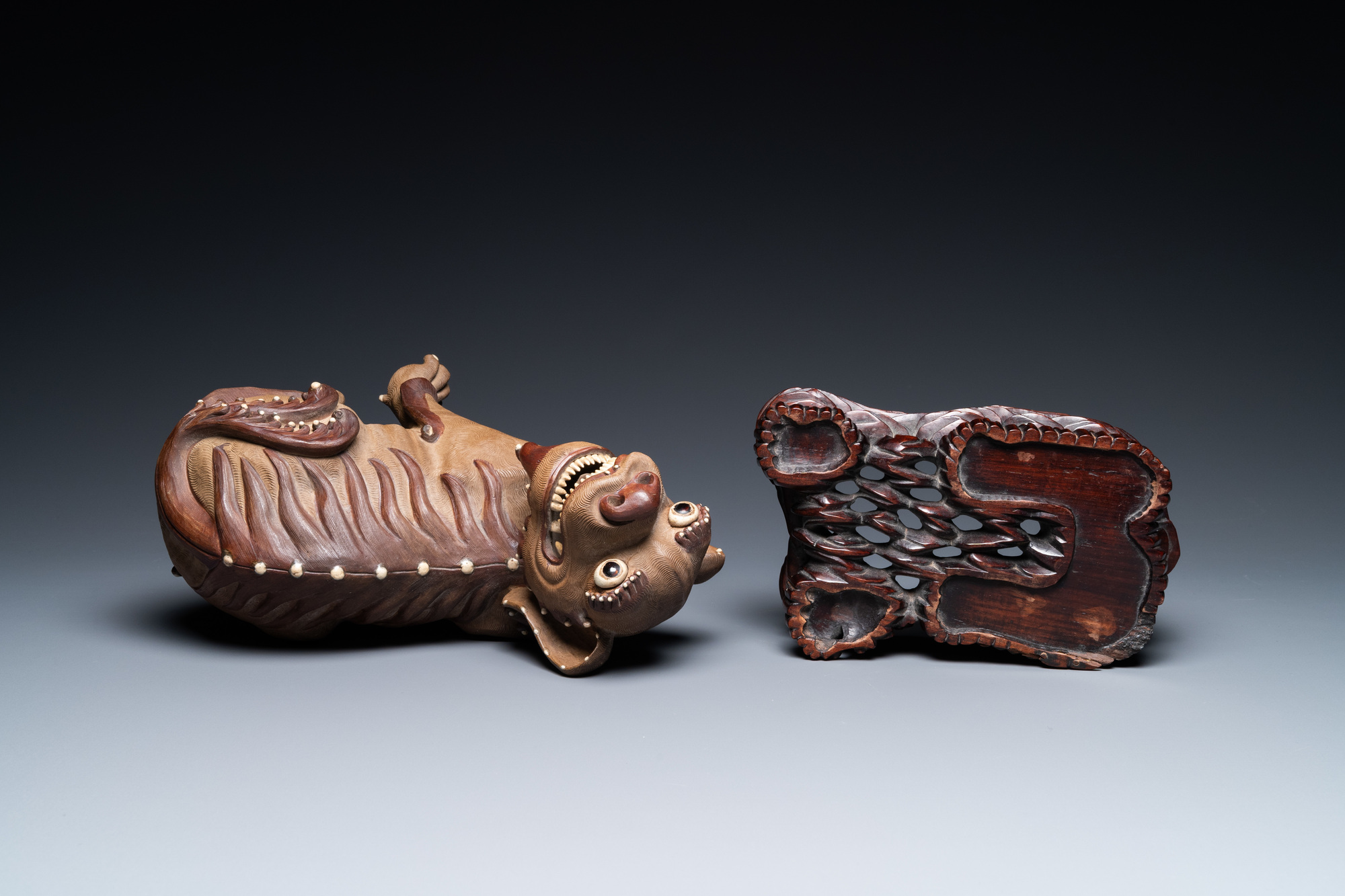 A Chinese Yixing stoneware dog on wooden stand, 19th C - Image 7 of 8