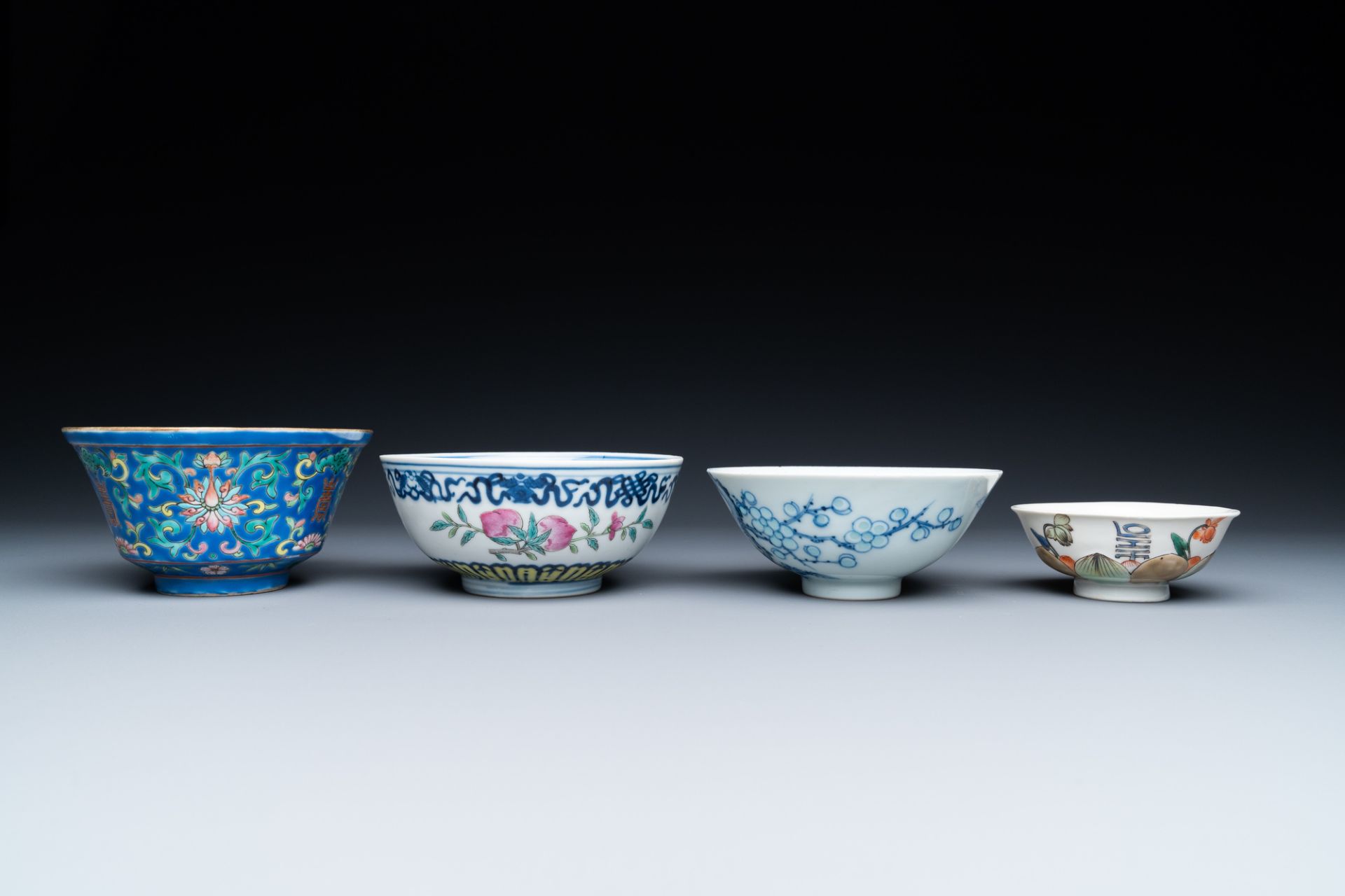 Four various Chinese famille rose and blue and white bowls, 19/20th C. - Image 3 of 7