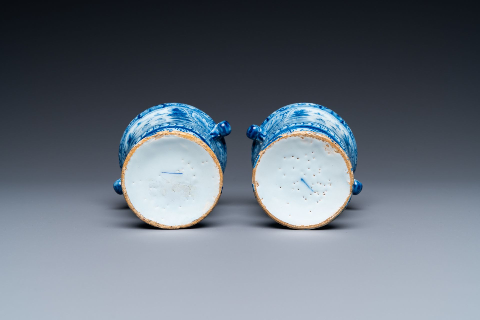 A pair of small Dutch Delft blue and white jardinires, 18th C. - Image 8 of 8