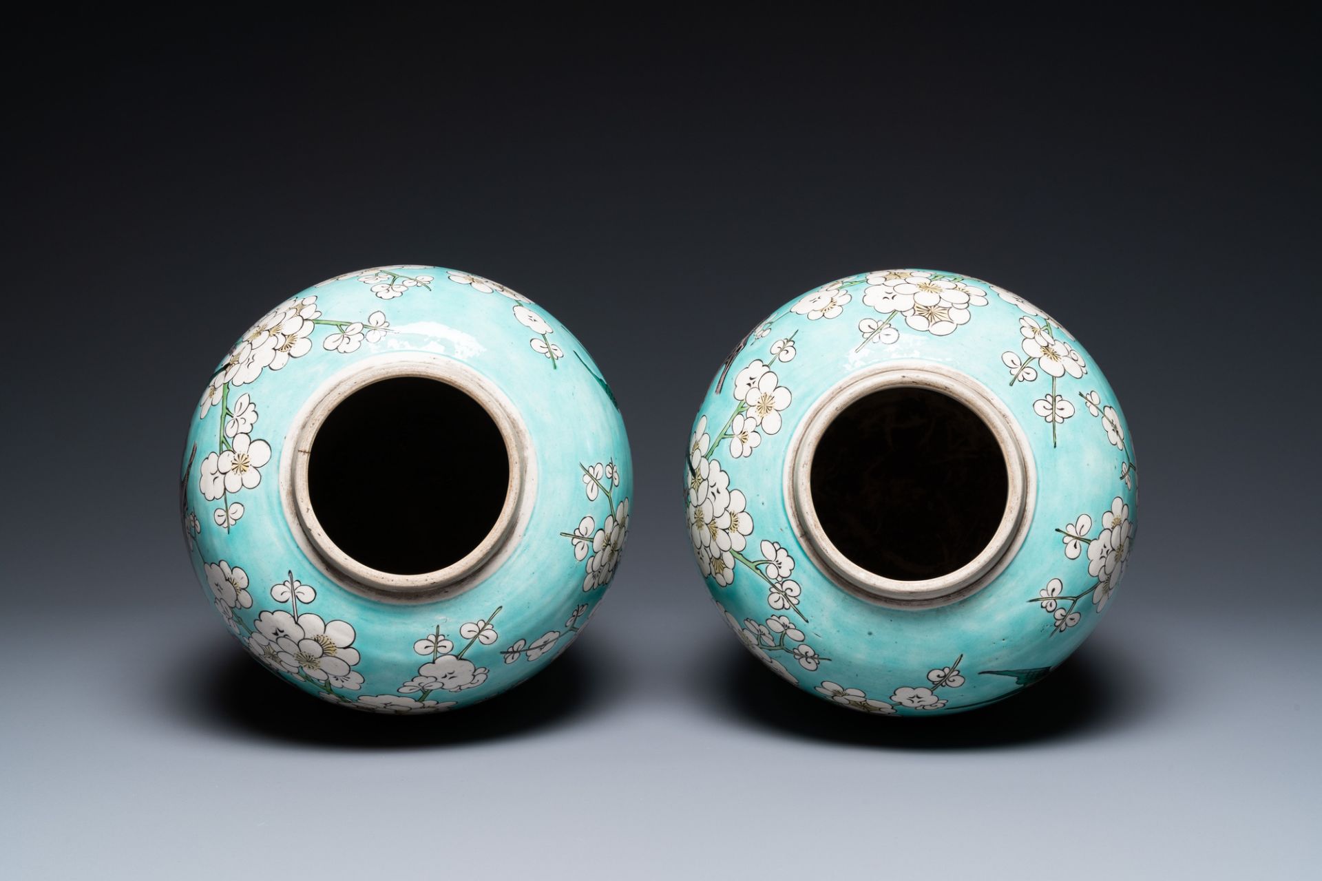 A pair of Chinese verte biscuit turquoise-ground jars, 19th C. - Image 5 of 6