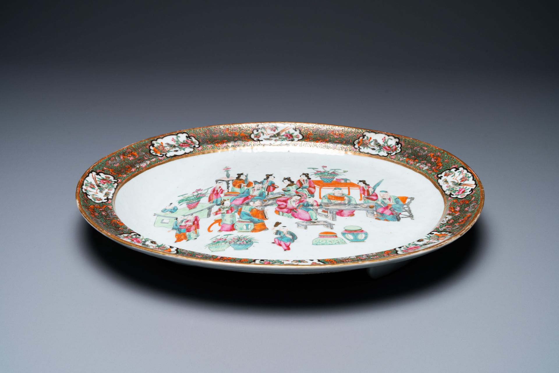 An extensive Chinese Canton famille rose dinner service, 19th C. - Image 18 of 48