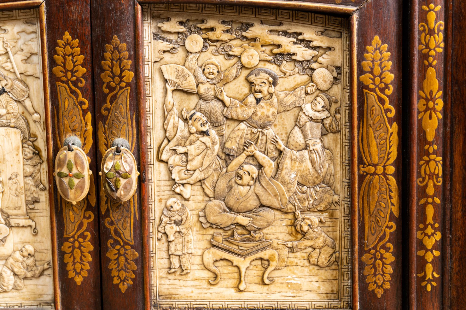 A Japanese 'chigaidansu' gilt-lacquered wood cabinet with finely carved ivory insets, Meiji, 19th C. - Image 9 of 15
