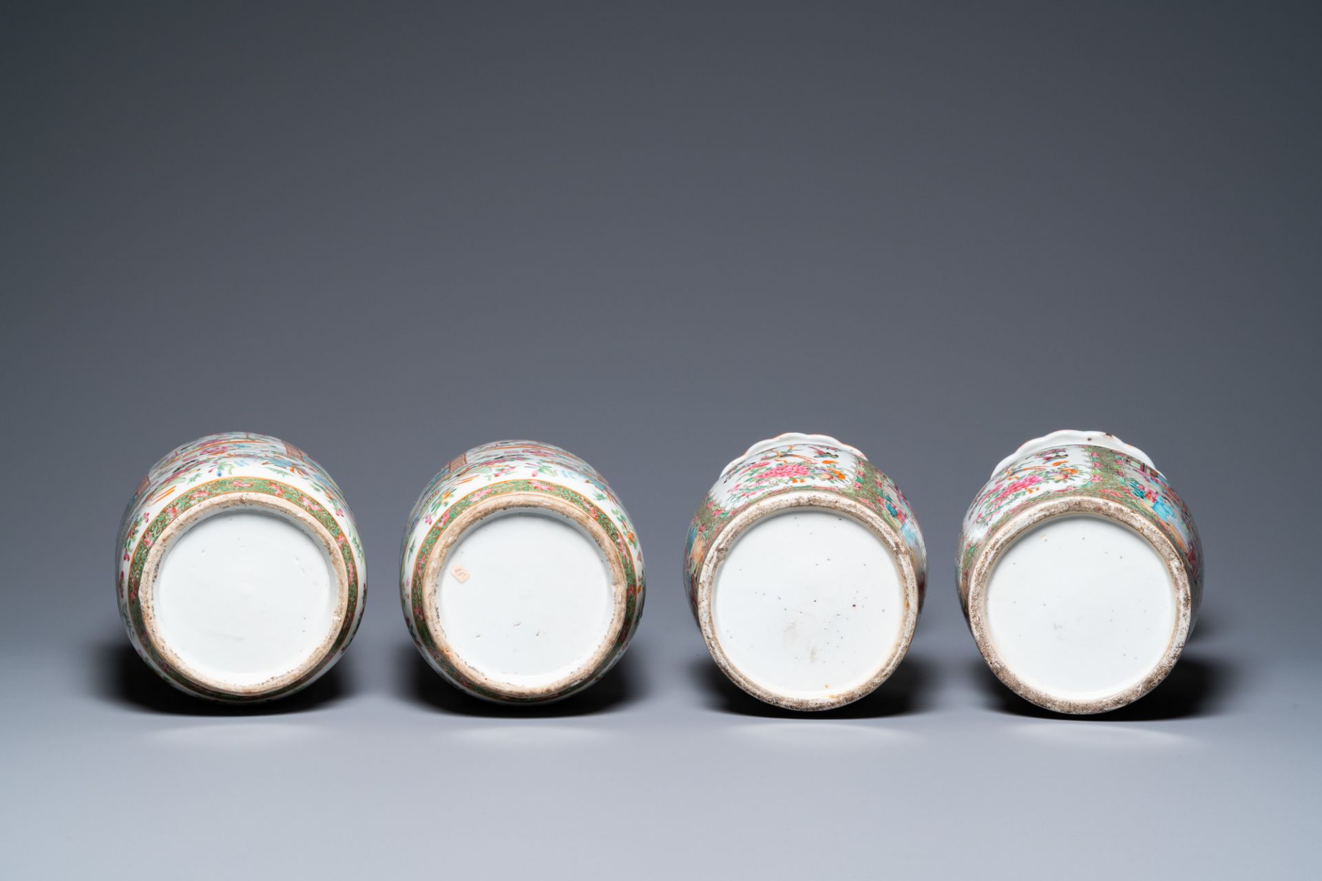 Two pairs of Chinese Canton famille rose vases, 19th C. - Image 6 of 6