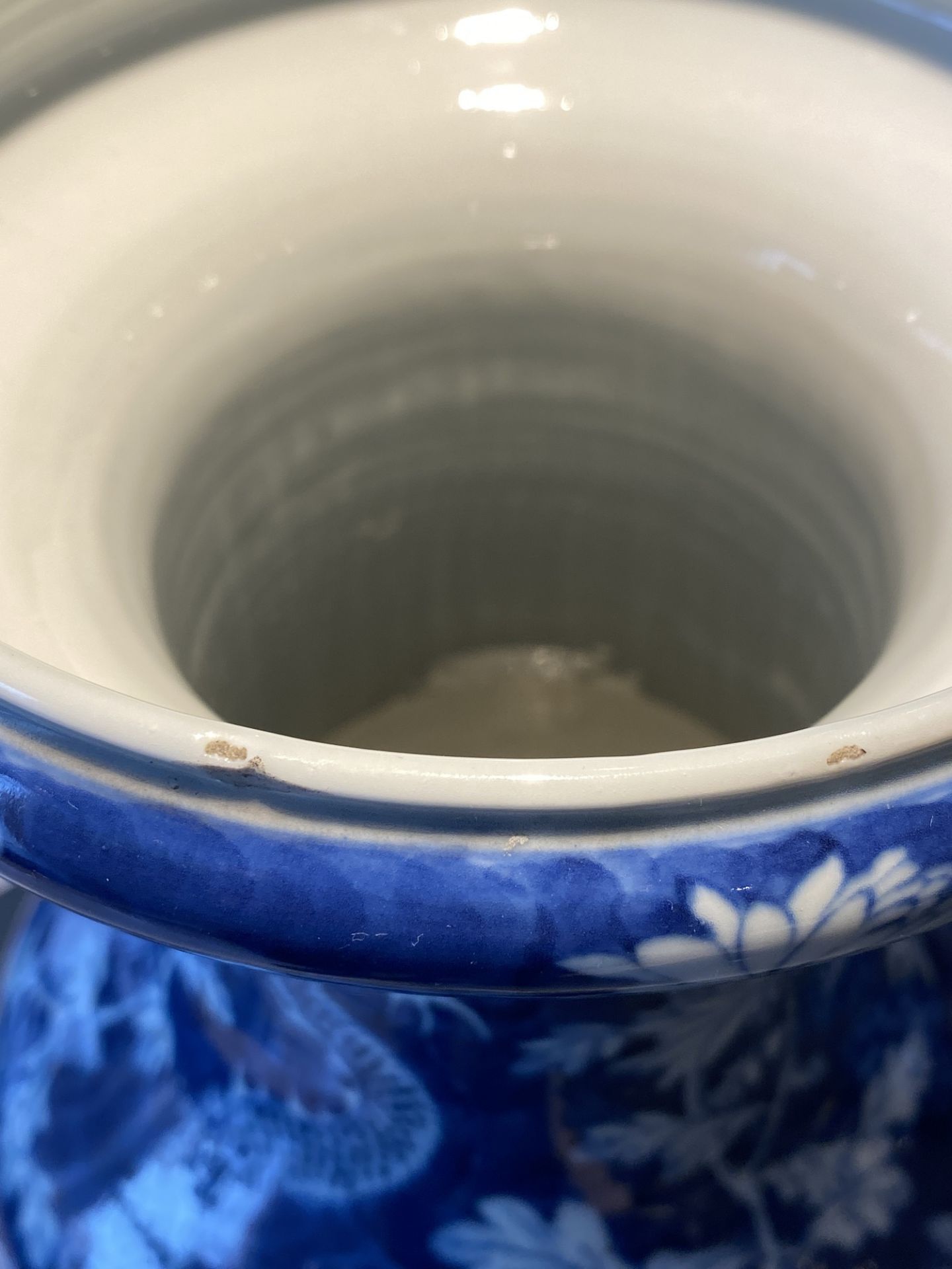 A pair of Chinese blue and white 'dragon and peony' vases, 19th C. - Image 11 of 21