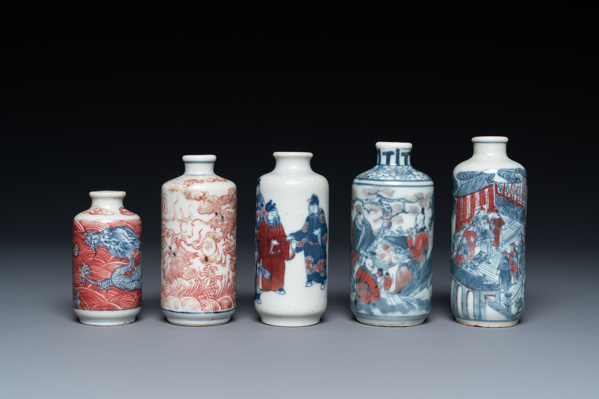 Five Chinese blue, white and copper-red snuff bottles, 18/20th C. - Image 2 of 7