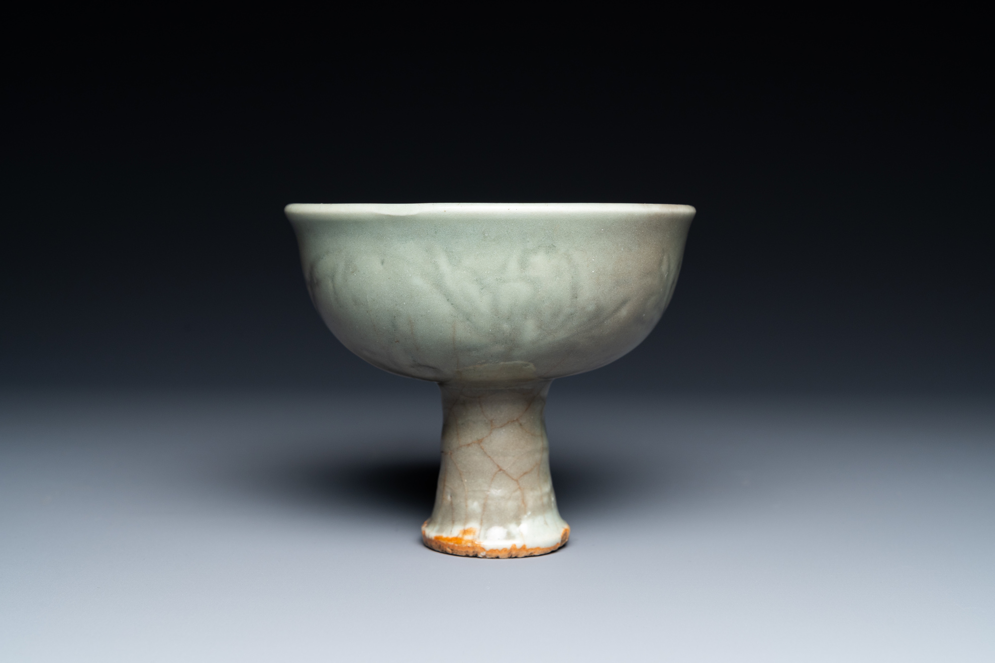 A Chinese Longquan celadon stem cup with underglaze design, Ming - Image 5 of 7