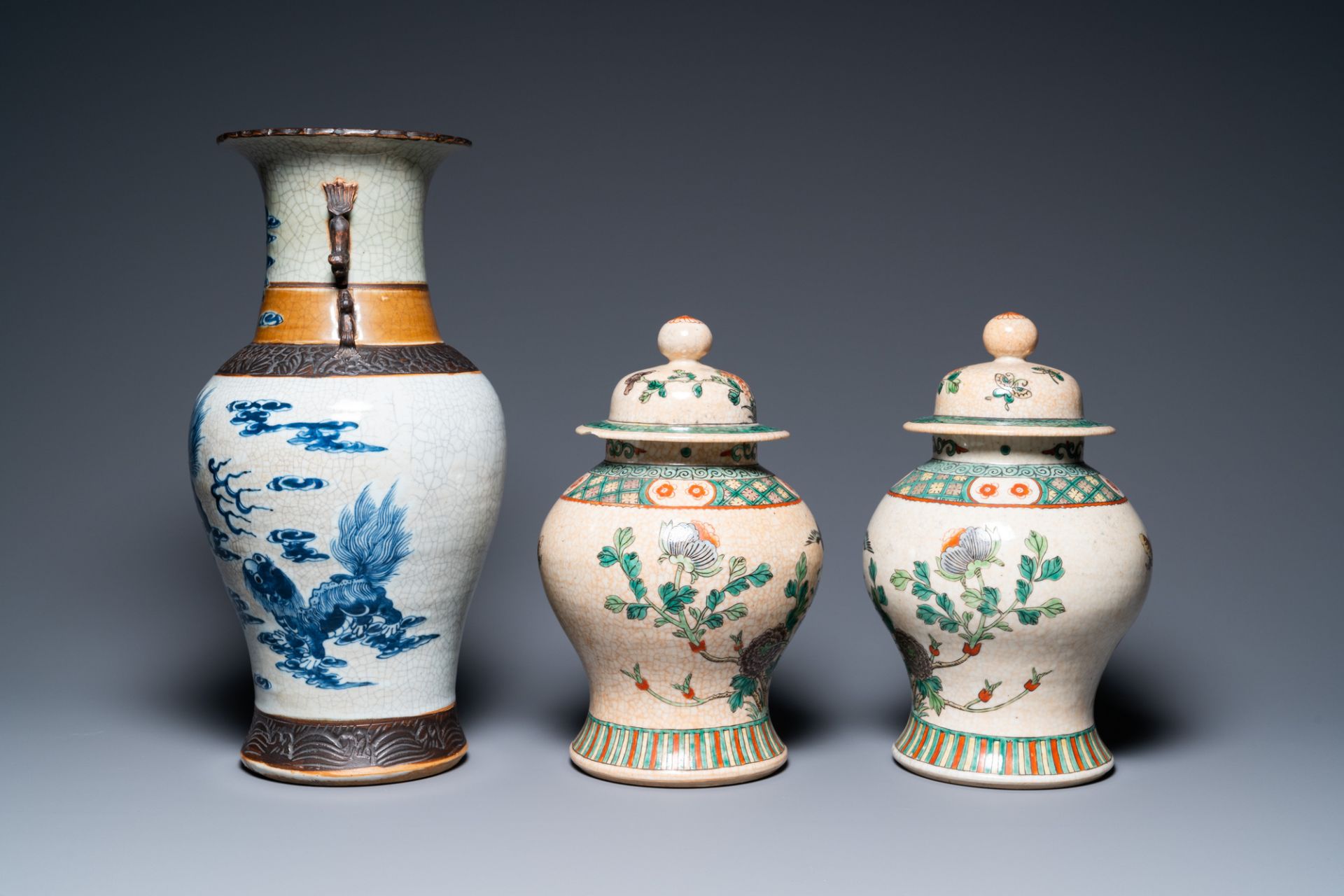 Five Chinese blue, white and famille verte vases, 19/20th C. - Image 5 of 15