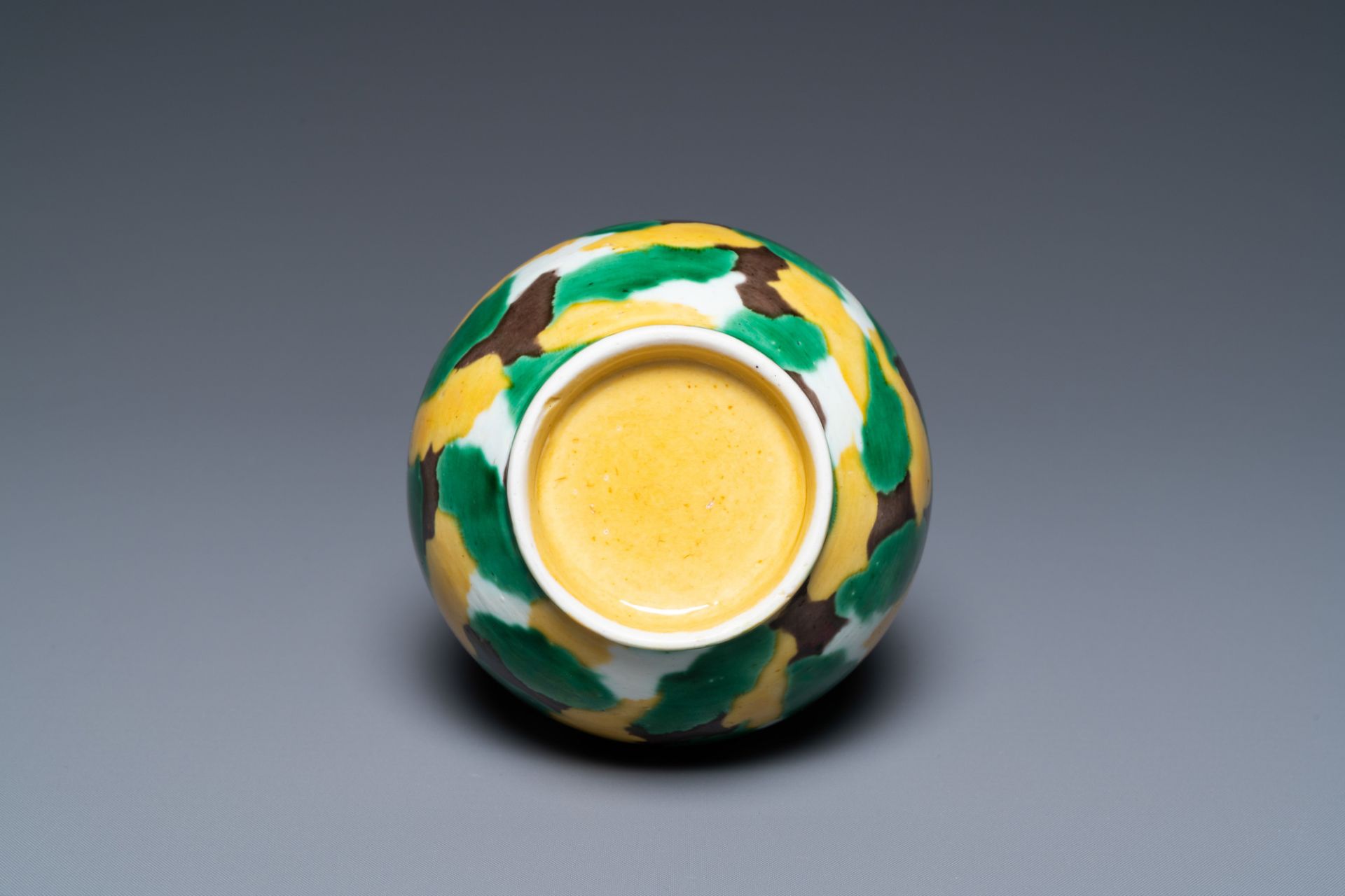 A Chinese sancai-glazed double gourd vase, Kangxi - Image 6 of 15