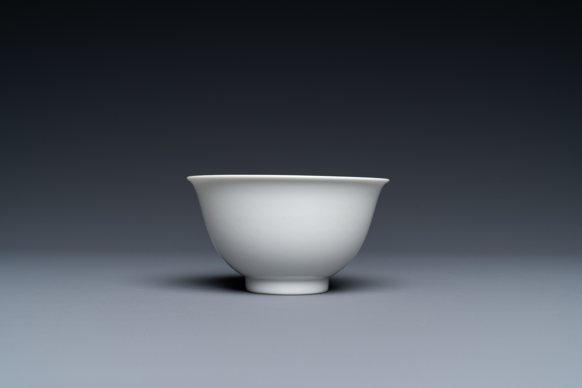 A fine Chinese monochrome white-glazed bowl, Yongzheng mark and of the period - Image 2 of 14