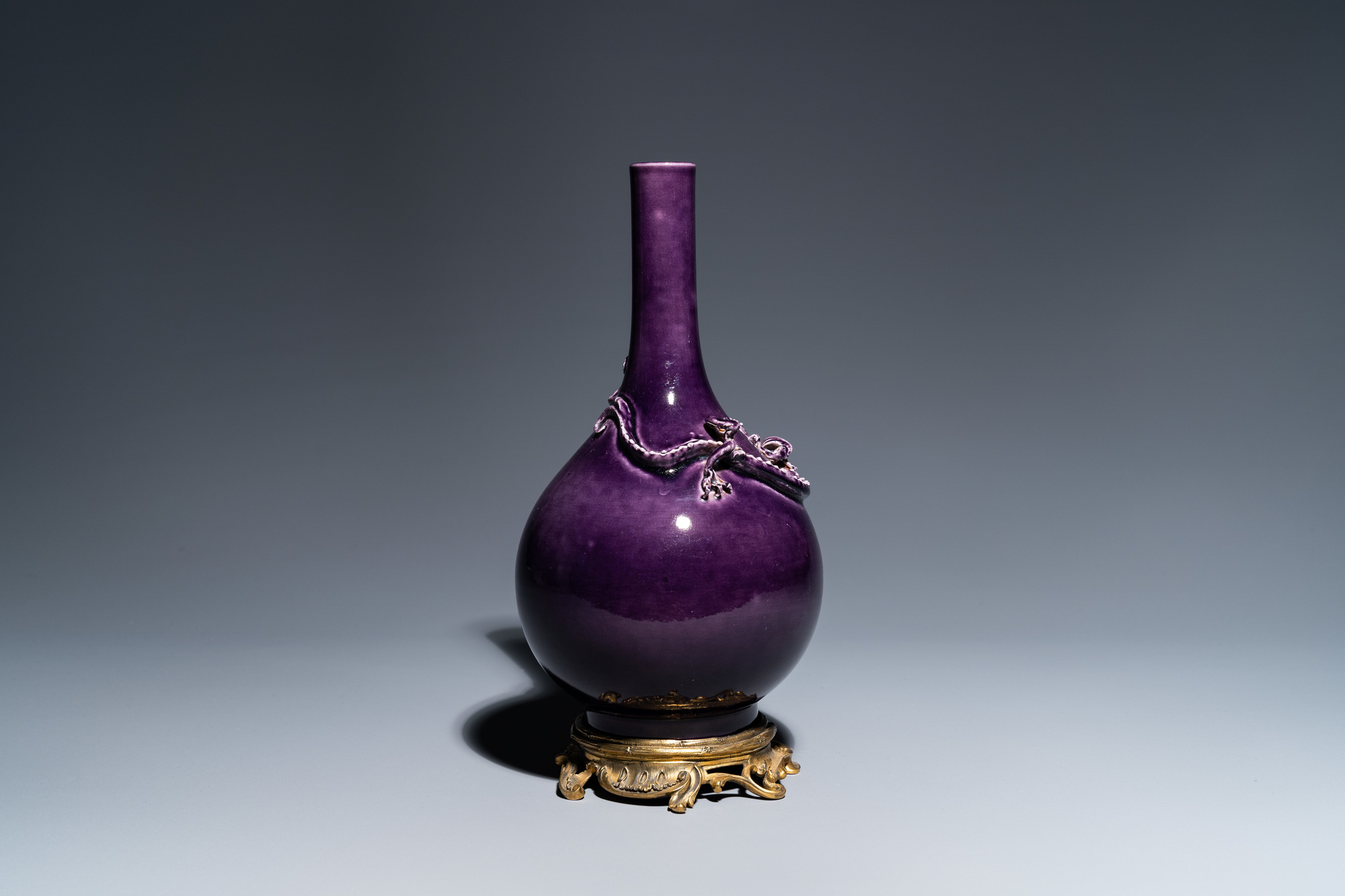 A Chinese monochrome aubergine-glazed bottle vase with gilt bronze mounts, Qianlong mark, 19/20th C. - Image 4 of 11