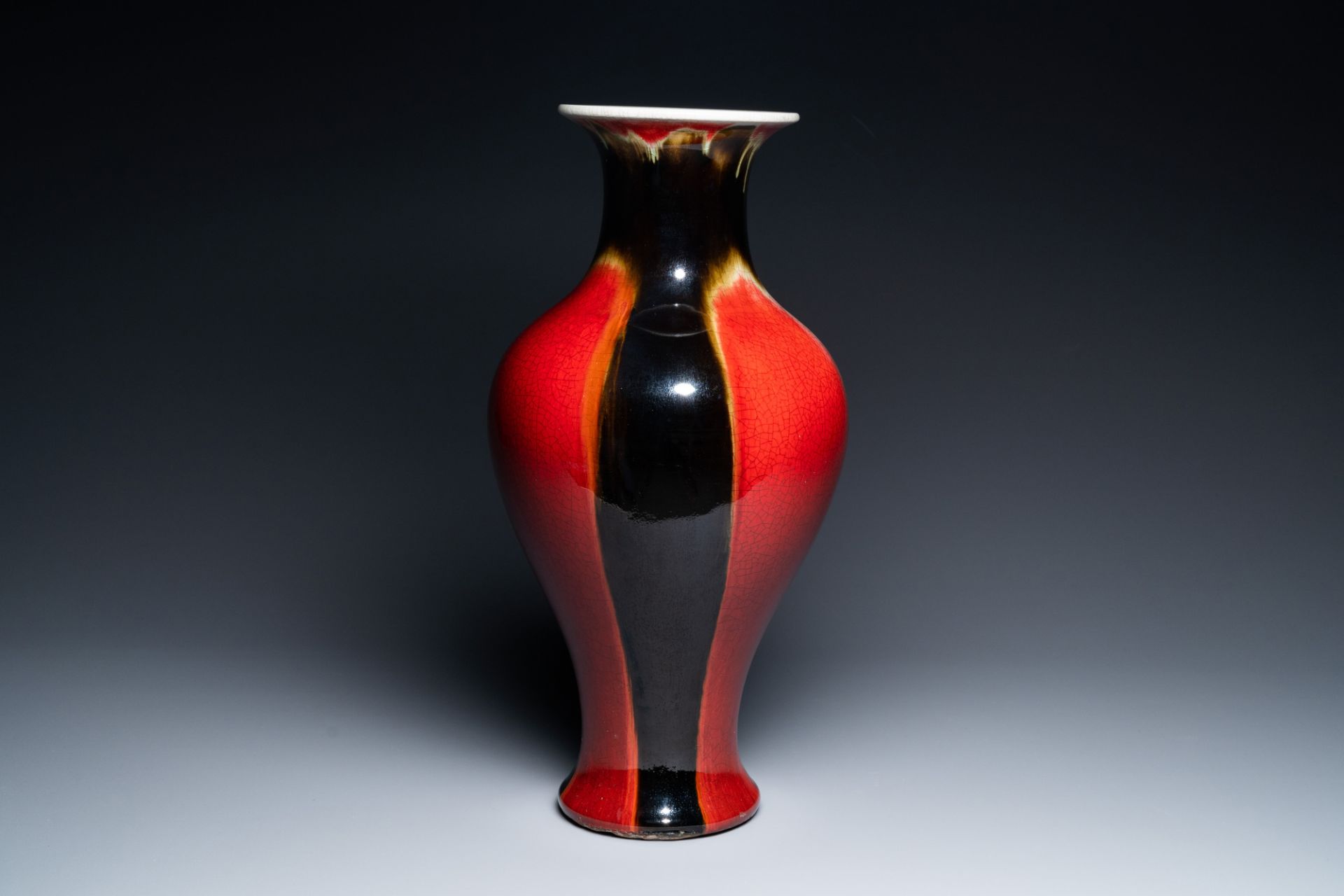 A Chinese flambe-glazed baluster vase, 19/20th C. - Image 4 of 6