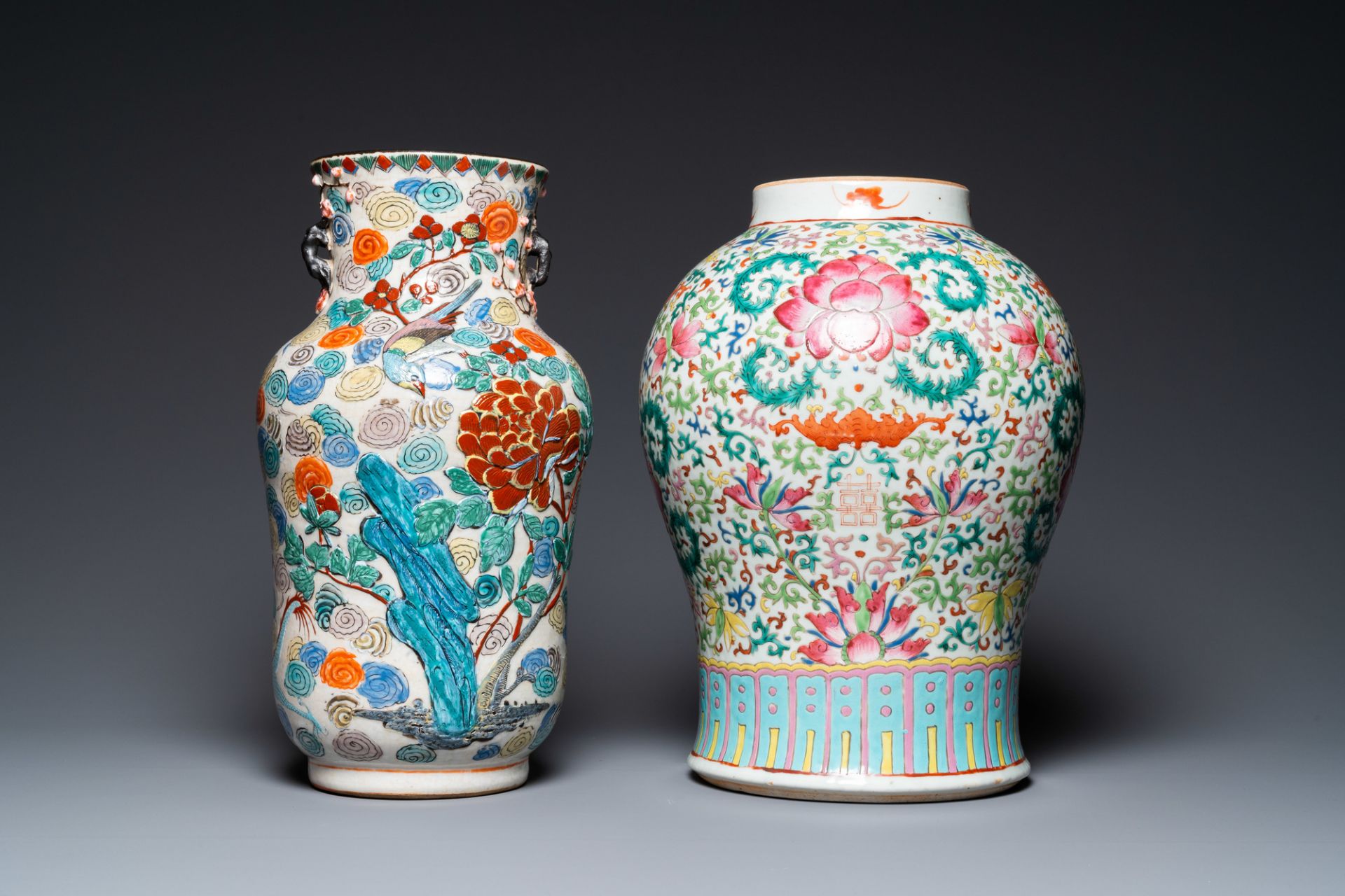 A Chinese famille verte vase and a famille rose vase with wooden cover and stand, 19th C. - Image 2 of 9