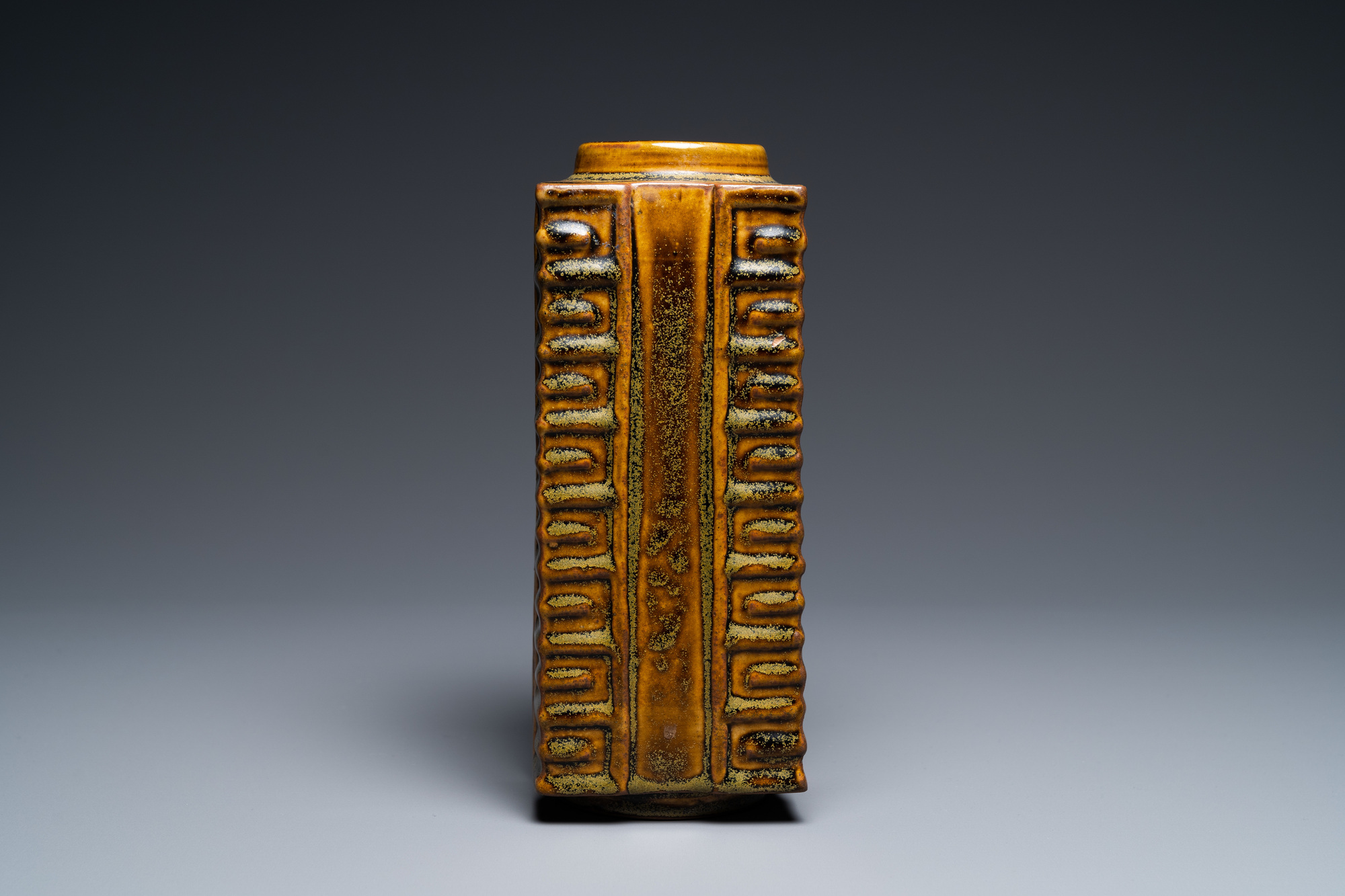 A Chinese imitation bronze-glazed 'cong' vase, Yongzheng/Qianlong - Image 4 of 13