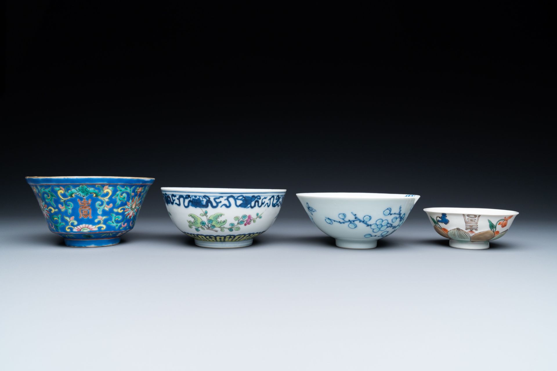 Four various Chinese famille rose and blue and white bowls, 19/20th C. - Image 5 of 7