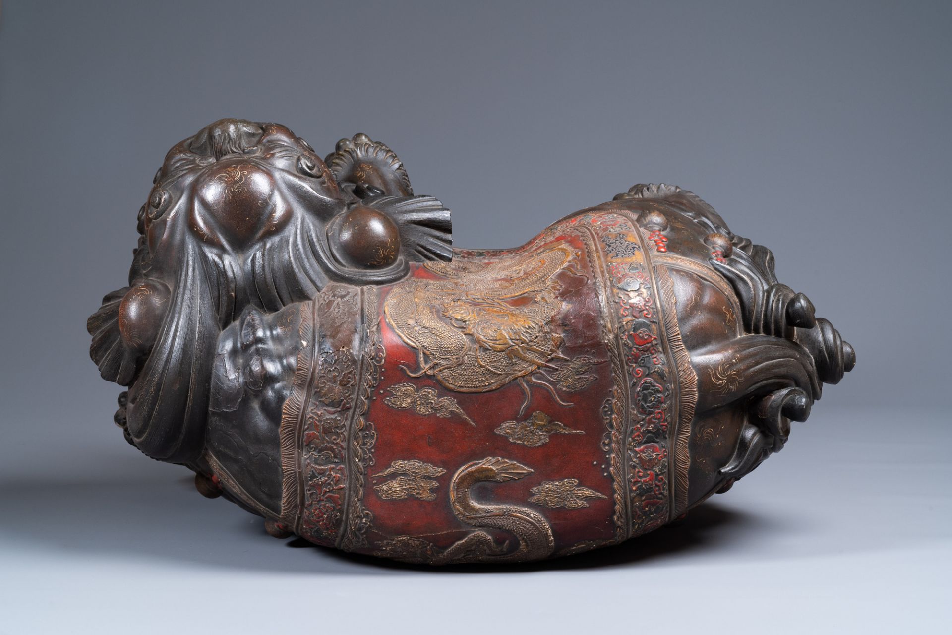 A pair of large Japanese lacquered and gilded wooden shishi, Edo, 18/19th C. - Image 6 of 13