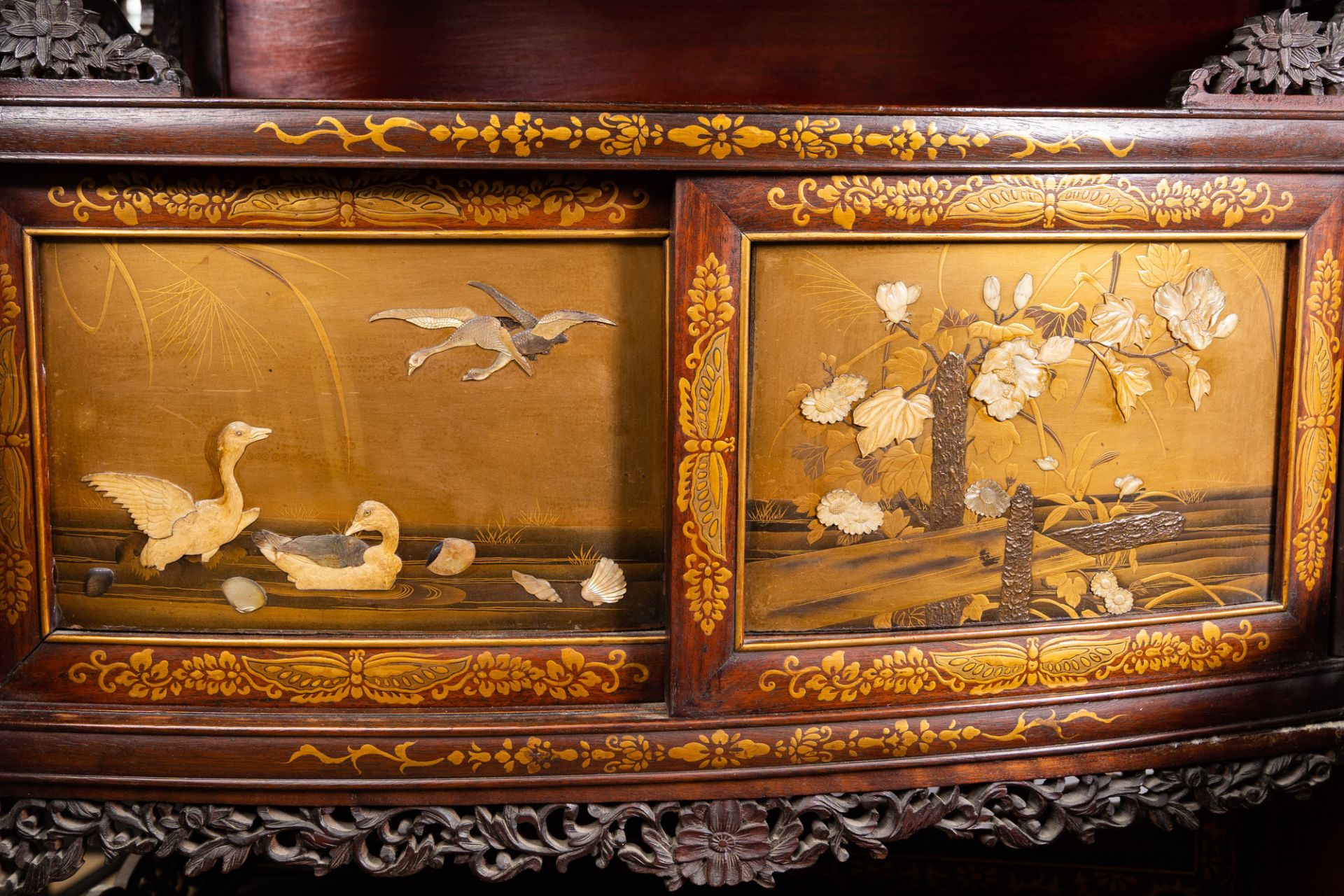 A Japanese 'chigaidansu' gilt-lacquered wood cabinet with finely carved ivory insets, Meiji, 19th C. - Image 5 of 15