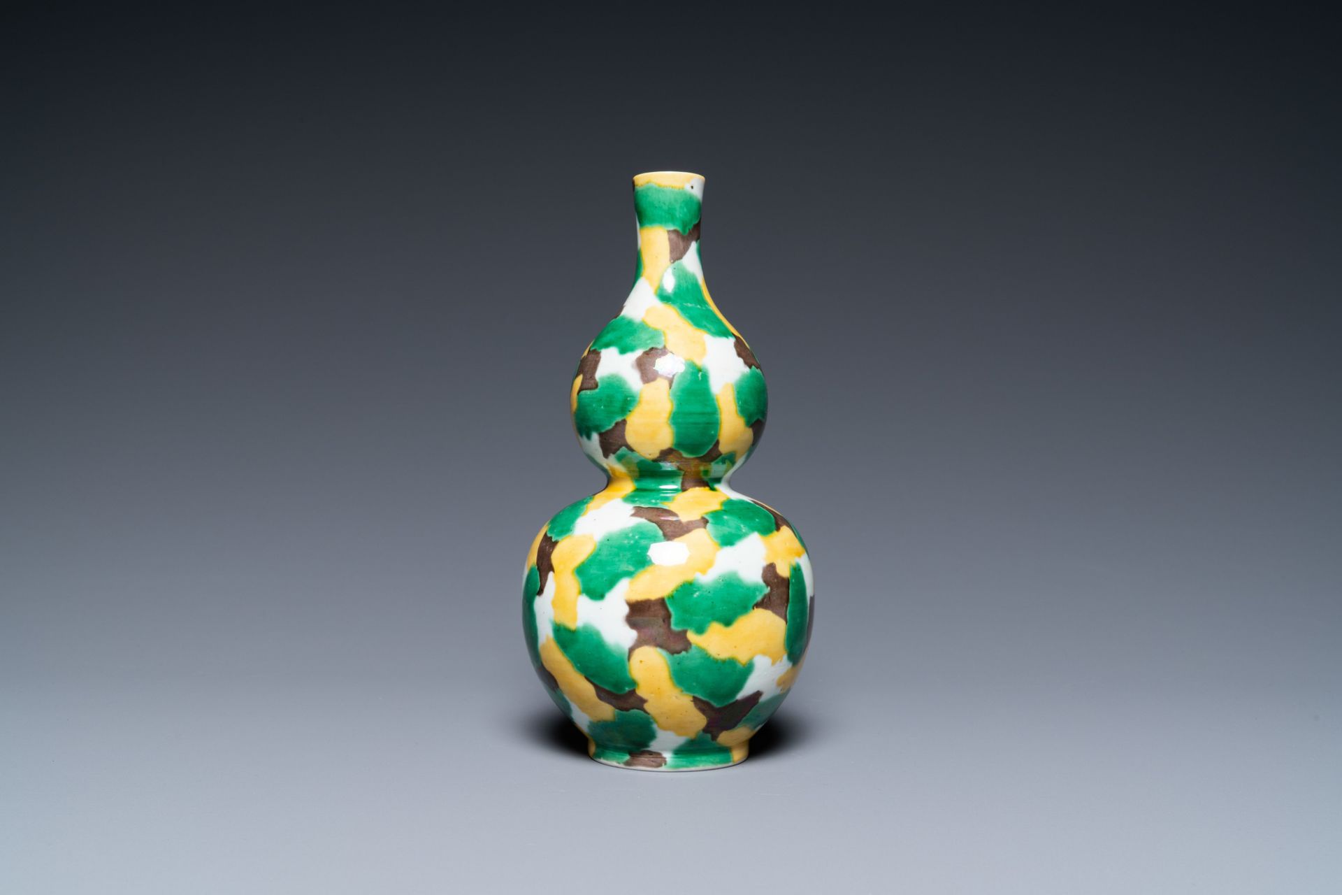 A Chinese sancai-glazed double gourd vase, Kangxi - Image 2 of 15