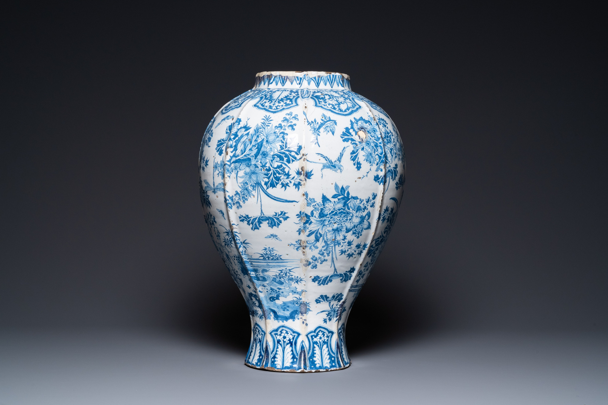 An exceptionally large blue and white baluster vase with naturalistic design, Delft or Frankfurt, la - Image 4 of 6