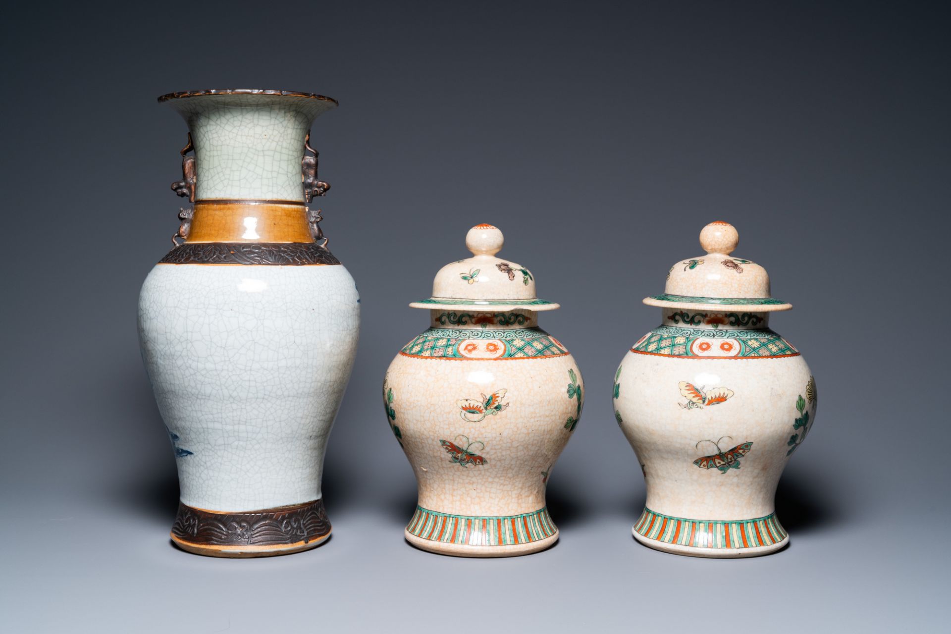 Five Chinese blue, white and famille verte vases, 19/20th C. - Image 4 of 15