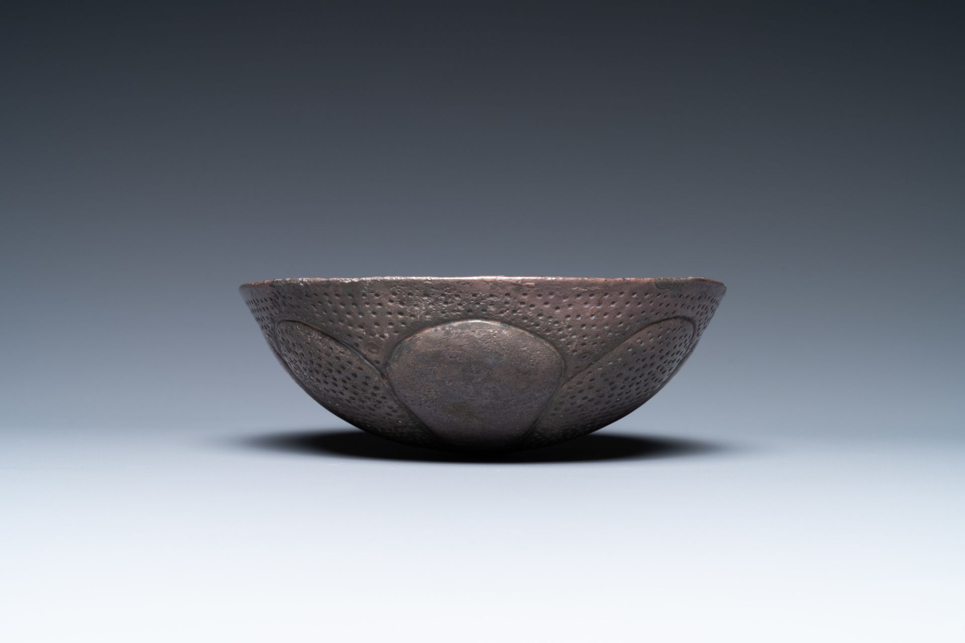 A Sassanian silver 'bird' bowl, Persia, 7/9th C. - Image 4 of 8
