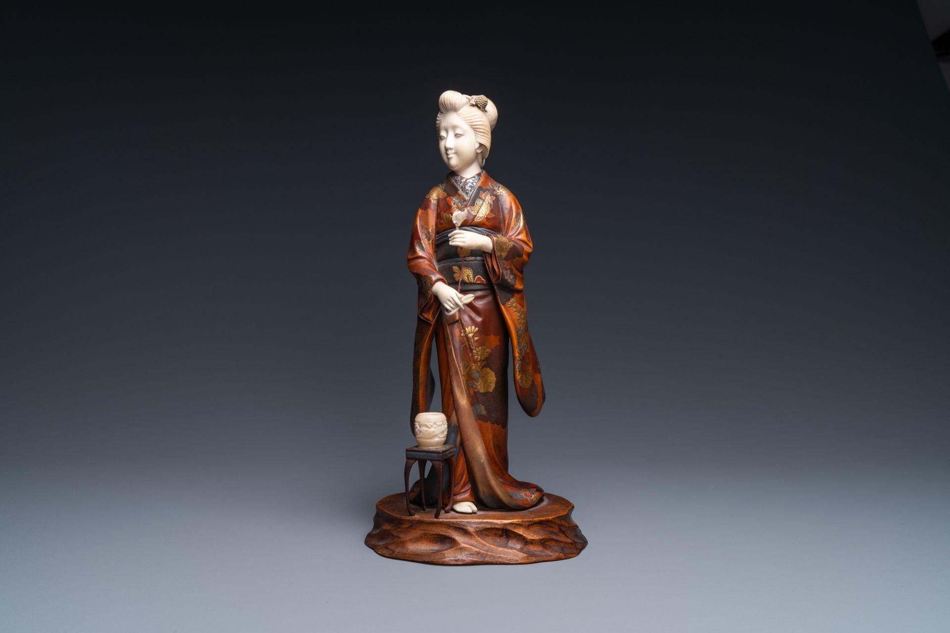 A Japanese lacquered wood, ivory and mother-of-pearl inlay 'Geisha' okimono, Meiji, 19th C. - Image 2 of 10
