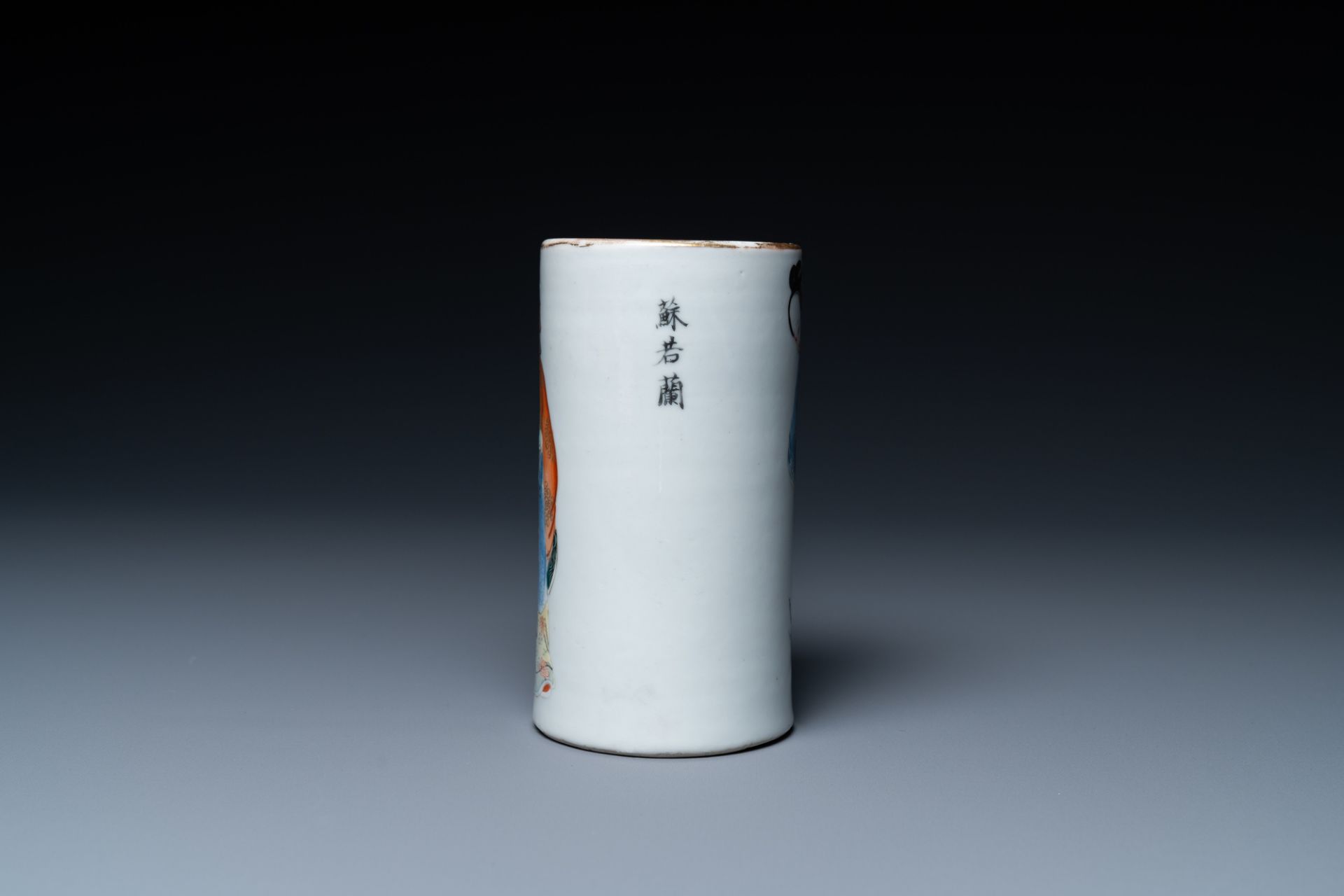 A Chinese famille rose 'Wu Shuang Pu' brush pot, Yongzheng mark, 19th C. - Bild 4 aus 14