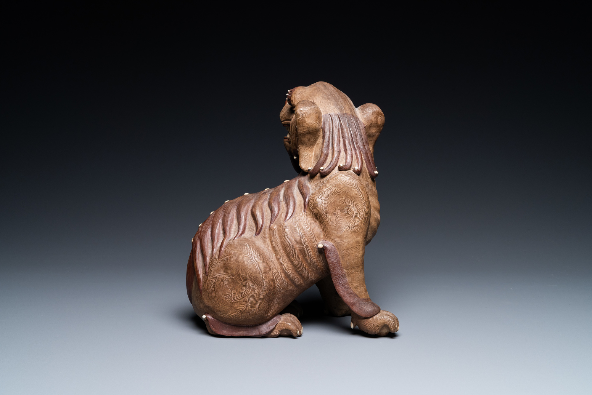 A Chinese Yixing stoneware dog on wooden stand, 19th C - Image 5 of 8