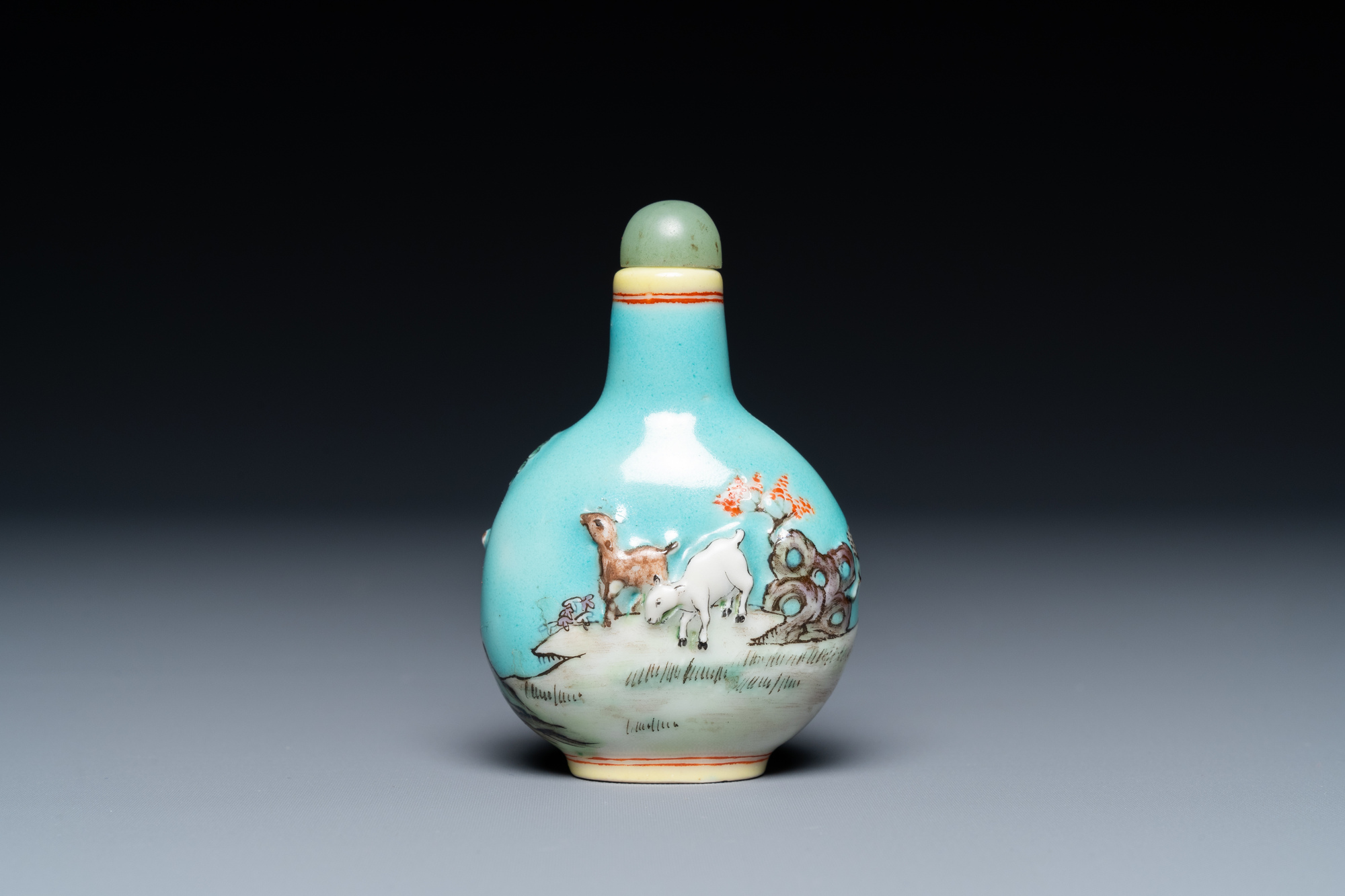 A Chinese relief-molded snuff bottle depicting goats, Yang He Tang mark, 19/20th C. - Image 3 of 8