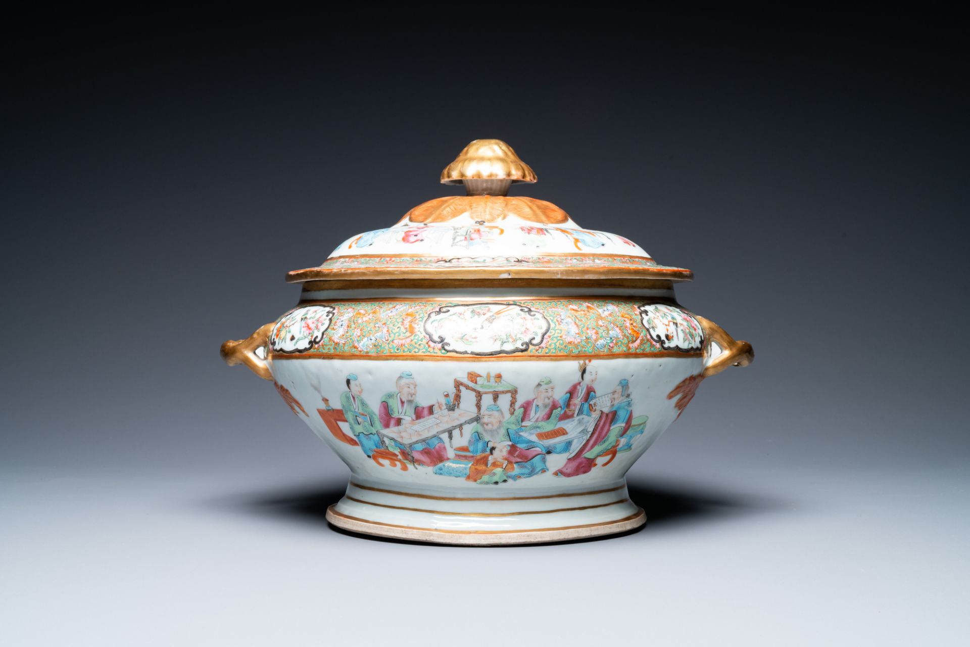 An extensive Chinese Canton famille rose dinner service, 19th C. - Image 33 of 48