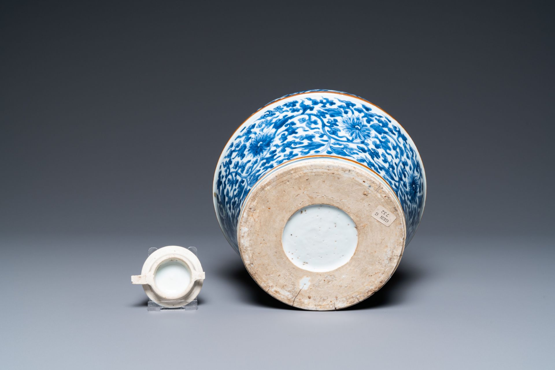 A Chinese blue and white lime pot for the Vietnamese market, Kangxi - Image 7 of 7