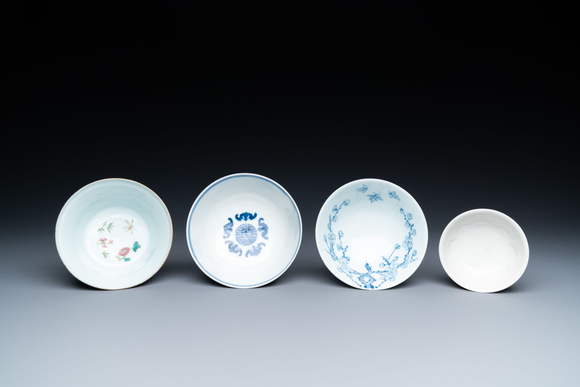 Four various Chinese famille rose and blue and white bowls, 19/20th C. - Image 6 of 7