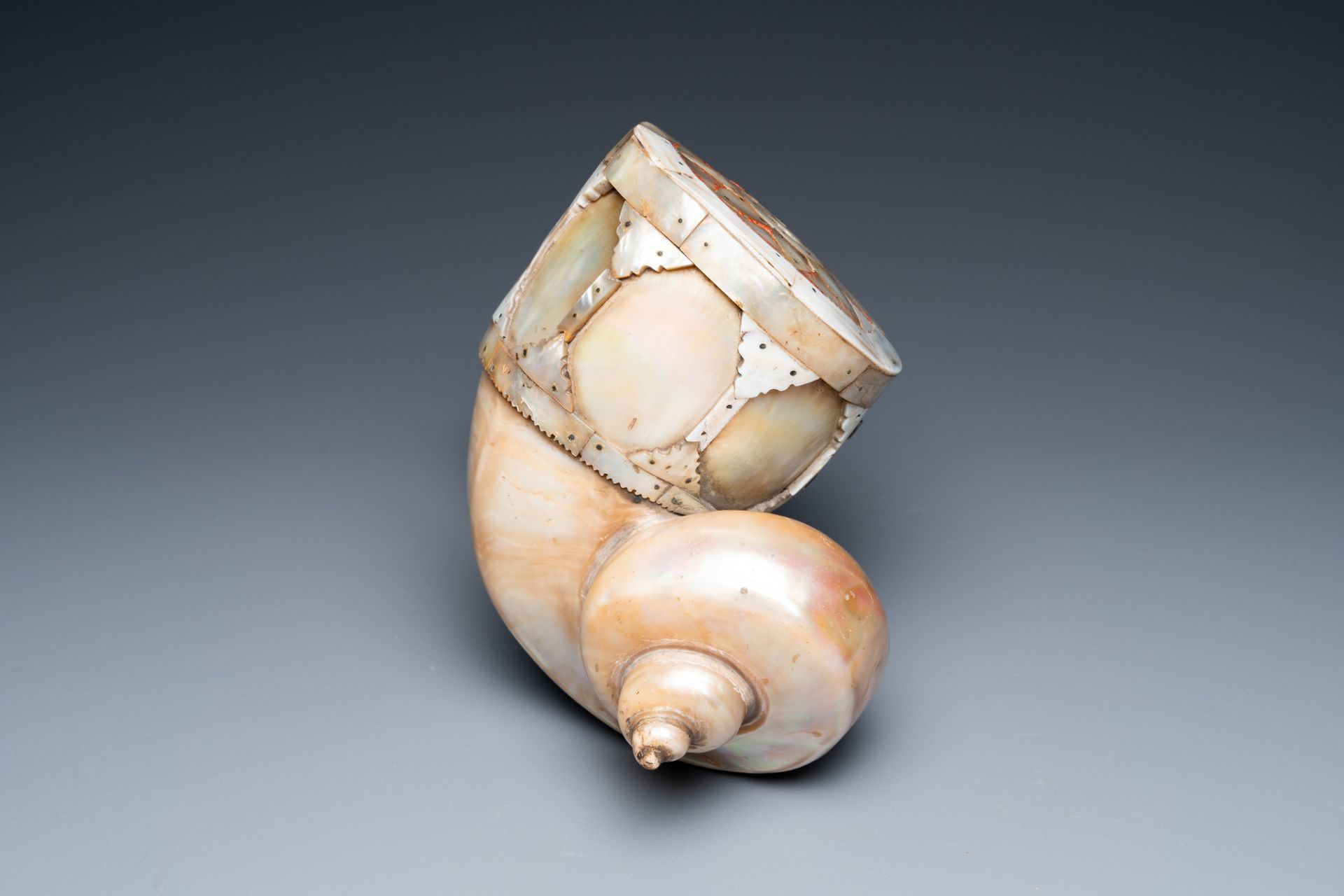 An Indo-Portuguese mother-of-pearl and nautilus shell powder horn, Gujarat, India, 17/18th C. - Image 3 of 9