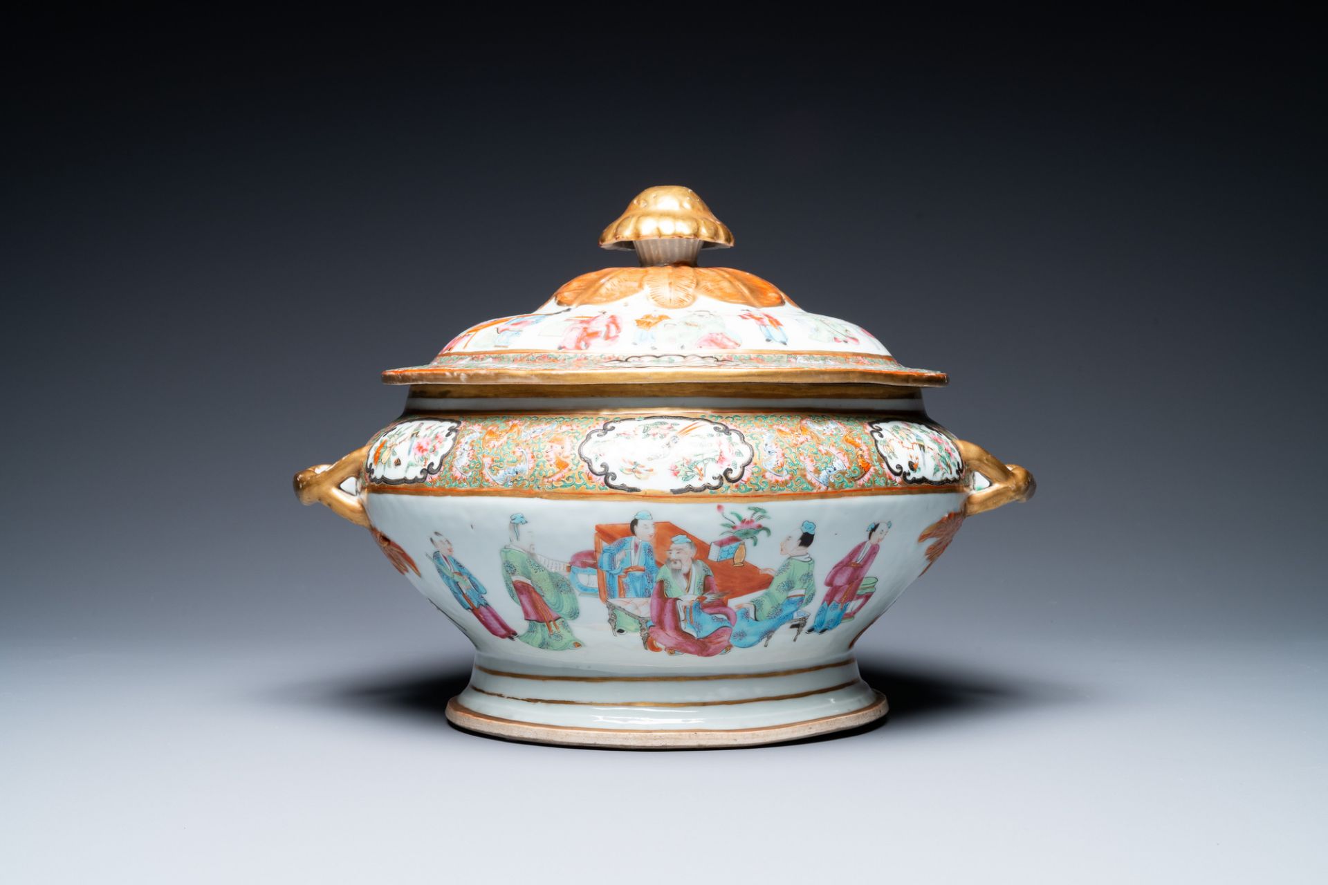 An extensive Chinese Canton famille rose dinner service, 19th C. - Image 31 of 48