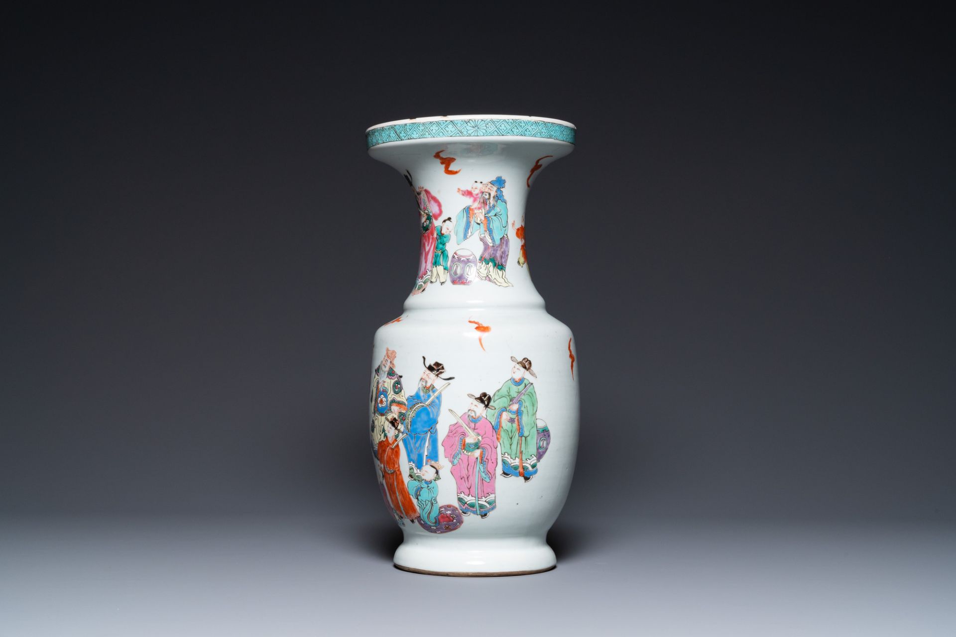 A Chinese famille rose 'immortals' vase, Yongzheng - Bild 4 aus 6