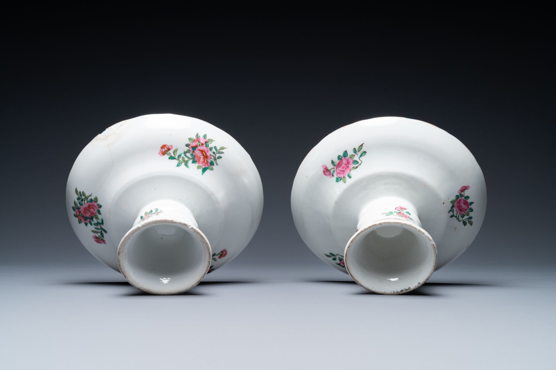 An extensive Chinese Canton famille rose dinner service, 19th C. - Image 47 of 48