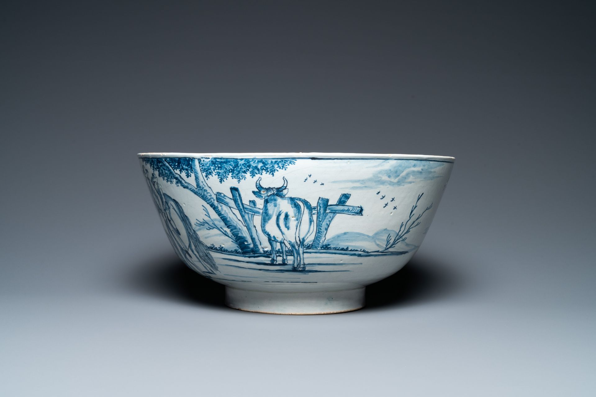 A large Dutch Delft blue and white bowl with shepherds on horsebacks, 18th C. - Image 6 of 9