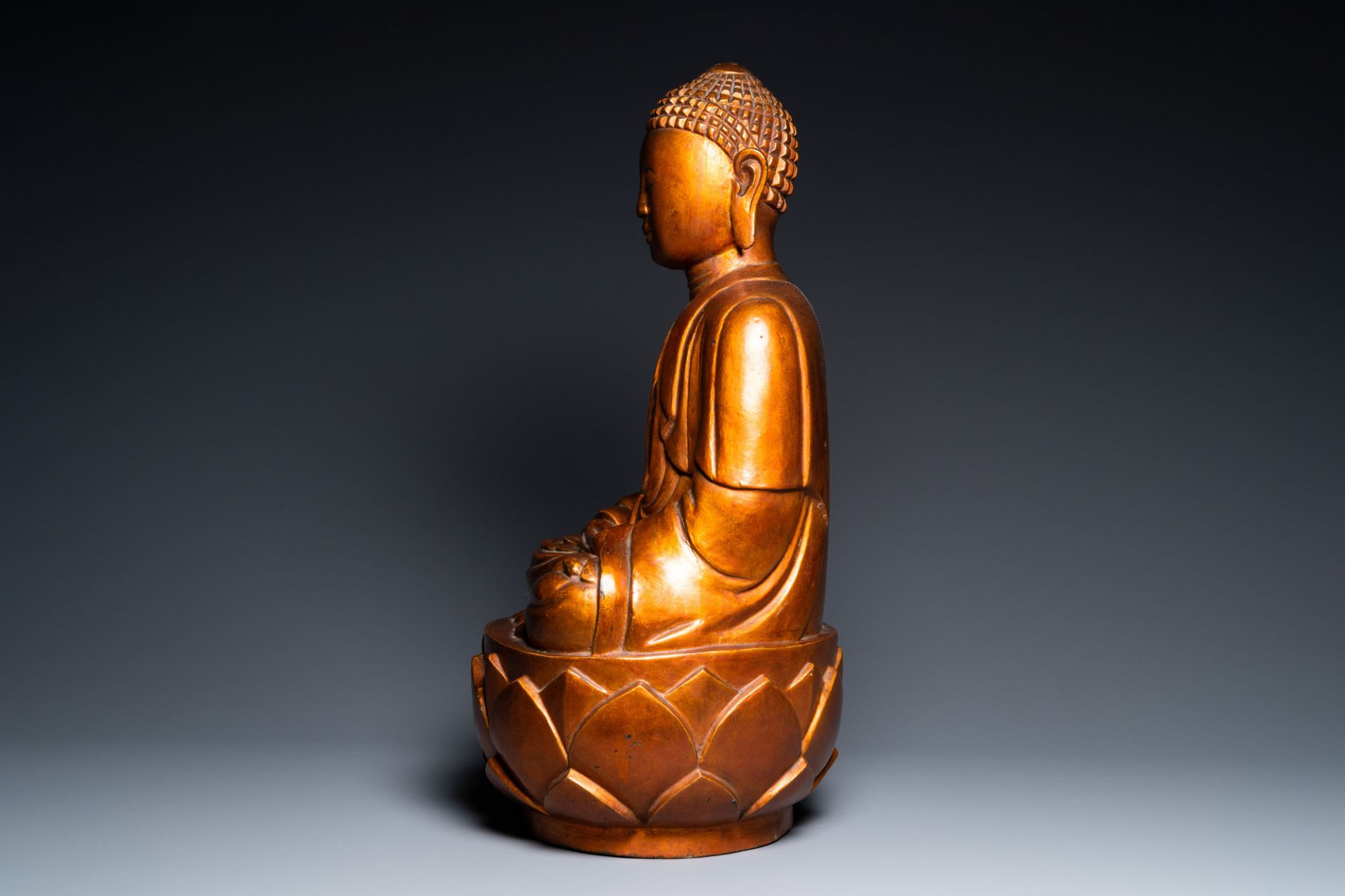 A large Vietnamese gilt-lacquered wooden figure of Buddha, 19th C. - Image 2 of 6
