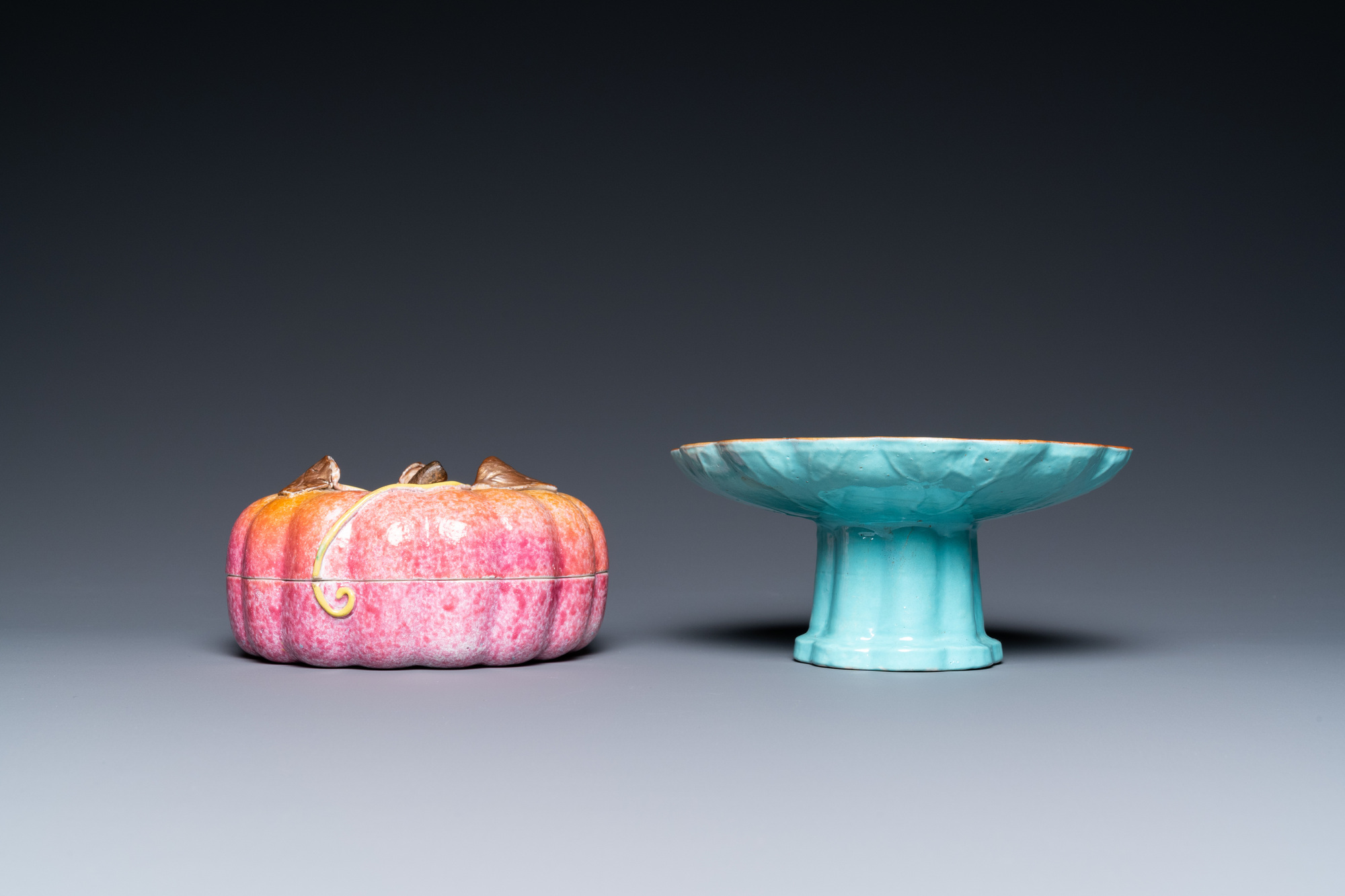 A Chinese pink-glazed pumpkin-shaped box with matching tazza, 19th C. - Image 3 of 8