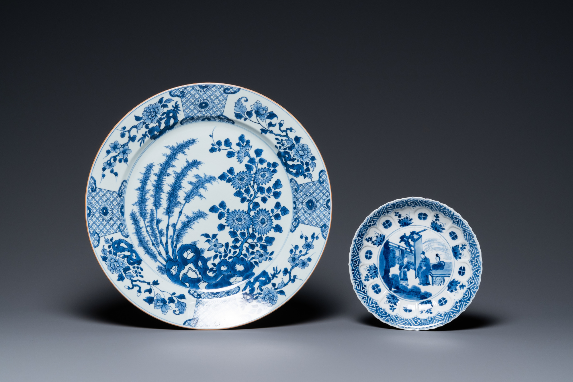 A Chinese blue and white dish and a plate, Kangxi - Image 2 of 3