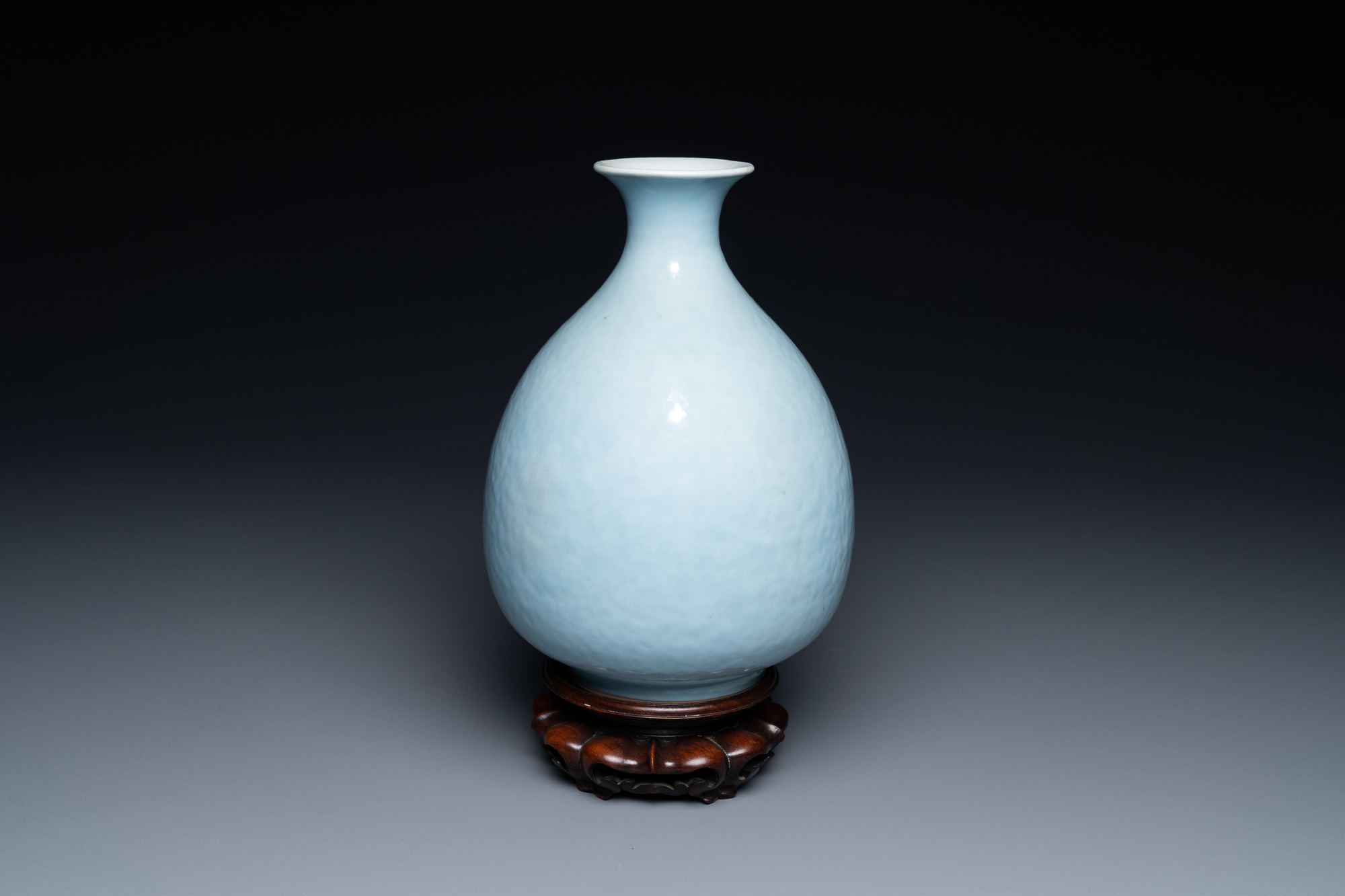 A Chinese monochrome clair-de-lune-glazed 'yuhuchunping' vase, 19th C.