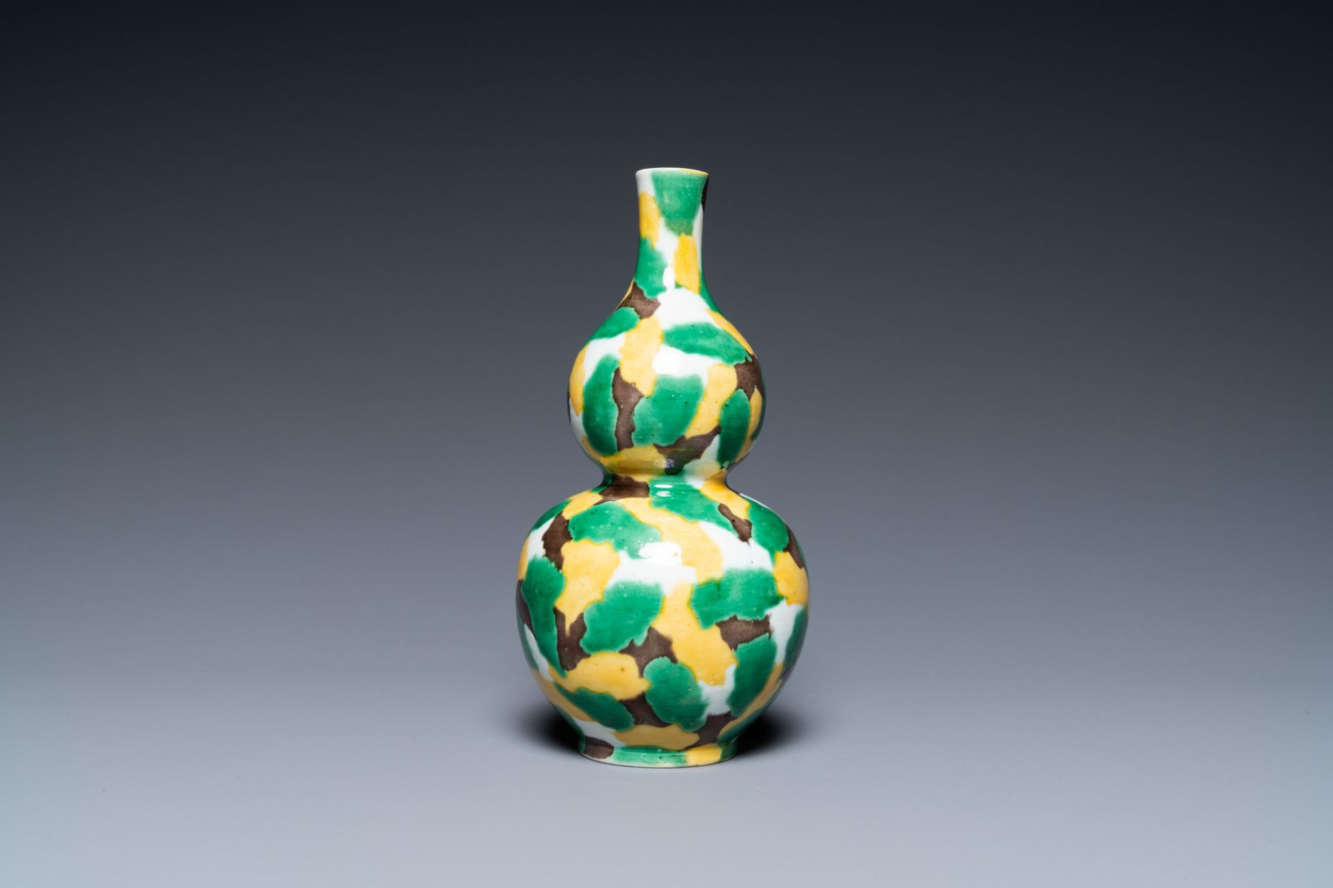 A Chinese sancai-glazed double gourd vase, Kangxi - Image 4 of 15