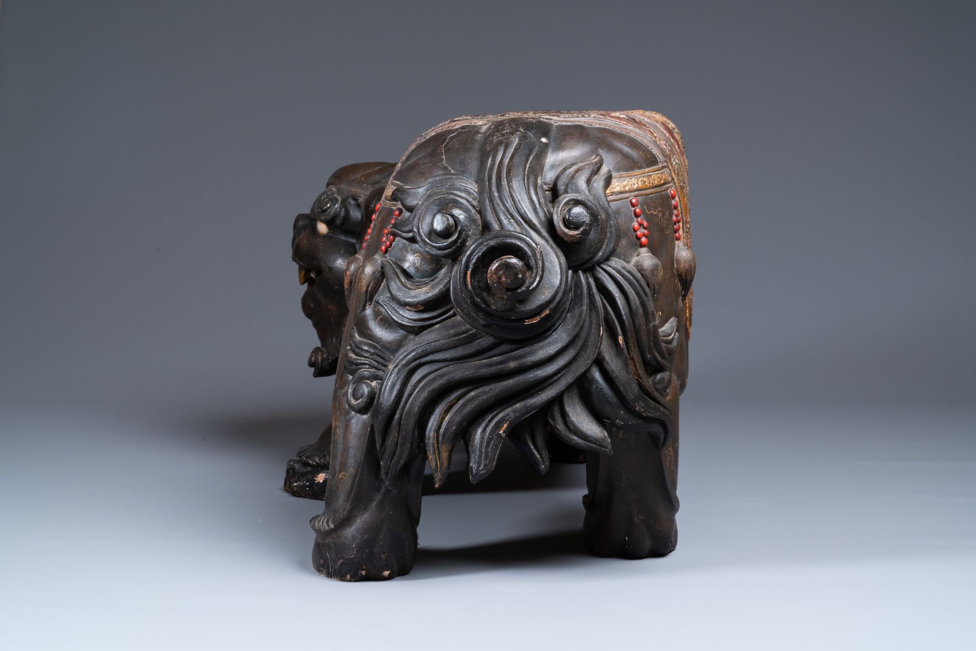 A pair of large Japanese lacquered and gilded wooden shishi, Edo, 18/19th C. - Image 11 of 13