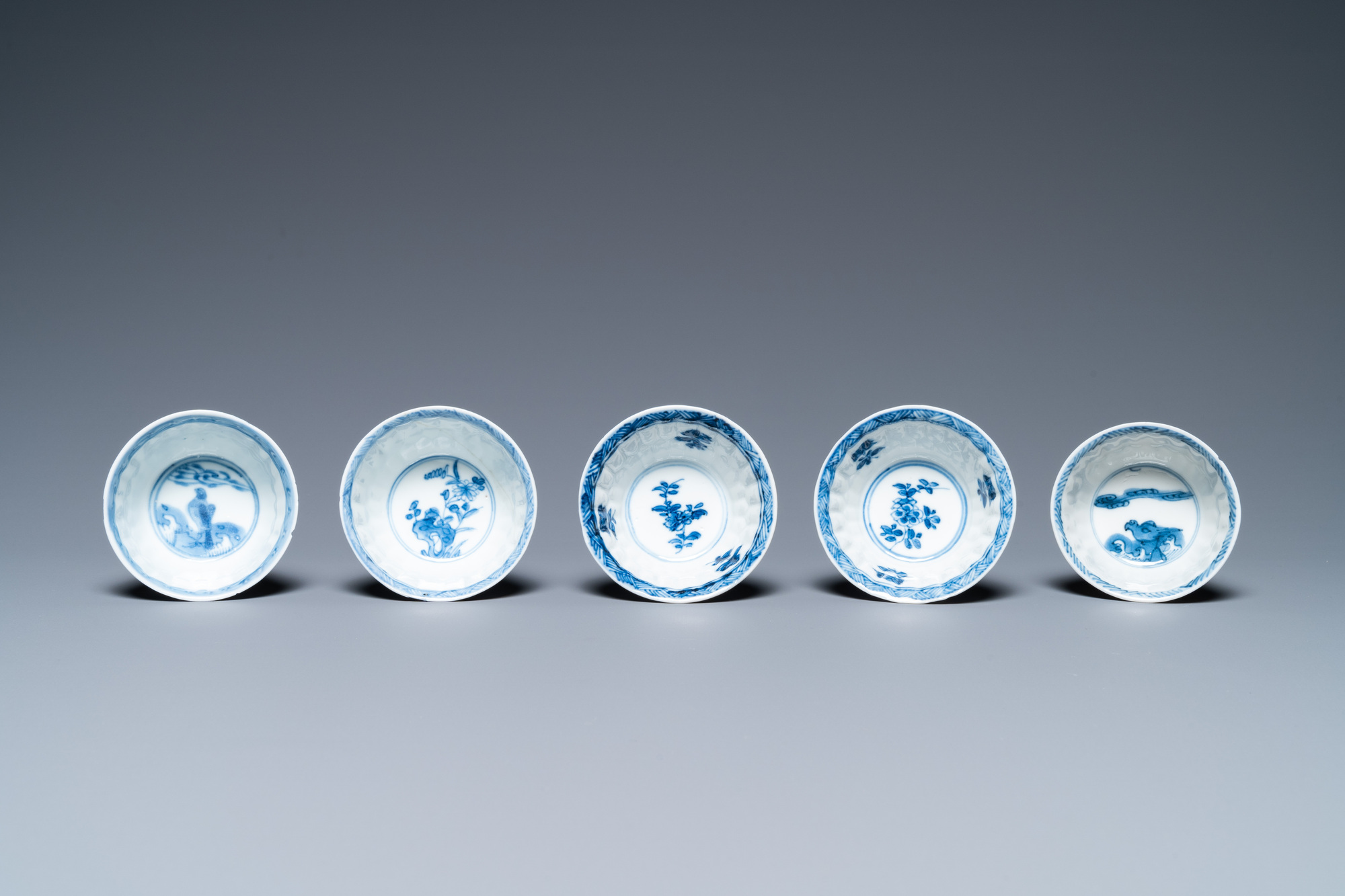 Ten Chinese blue and white saucers and nine cups, Kangxi - Image 8 of 11