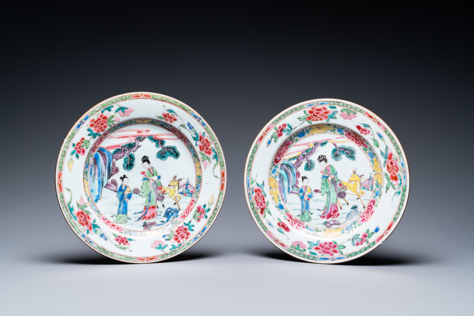 A pair of Chinese famille rose plates and a brown-ground jug and cover, Yongzheng - Bild 2 aus 9