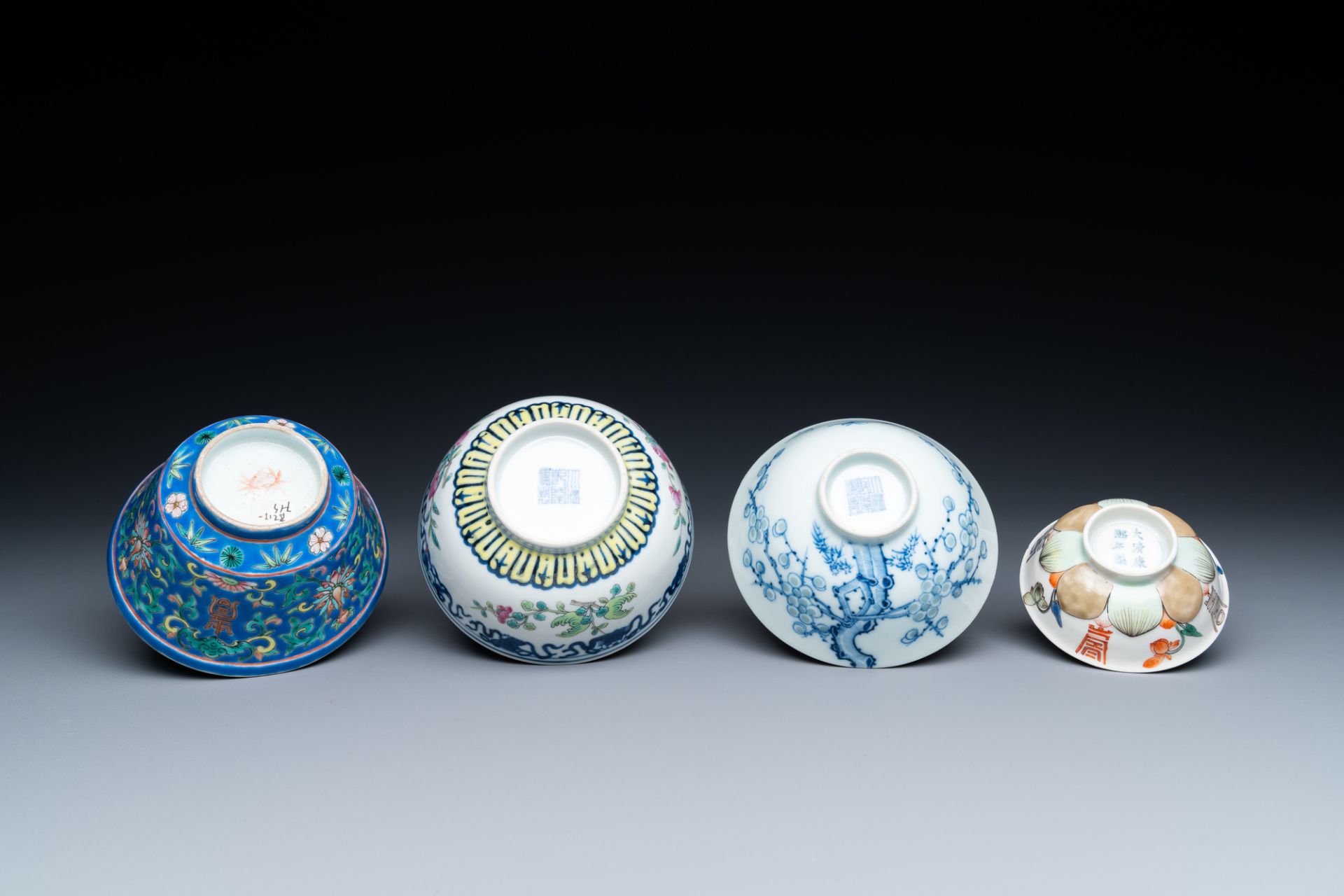 Four various Chinese famille rose and blue and white bowls, 19/20th C. - Image 7 of 7
