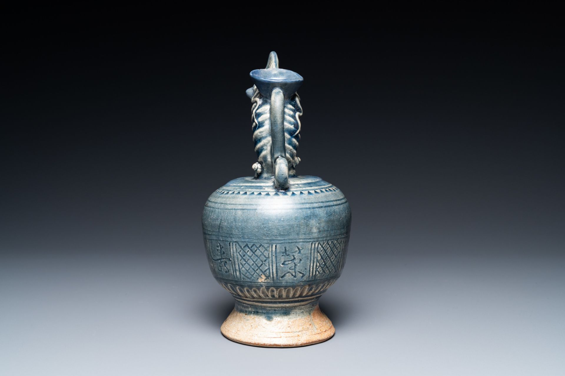 A very rare Vietnamese or Annamese blue-glazed 'shrimp' ewer, 15/16th C. - Image 3 of 8