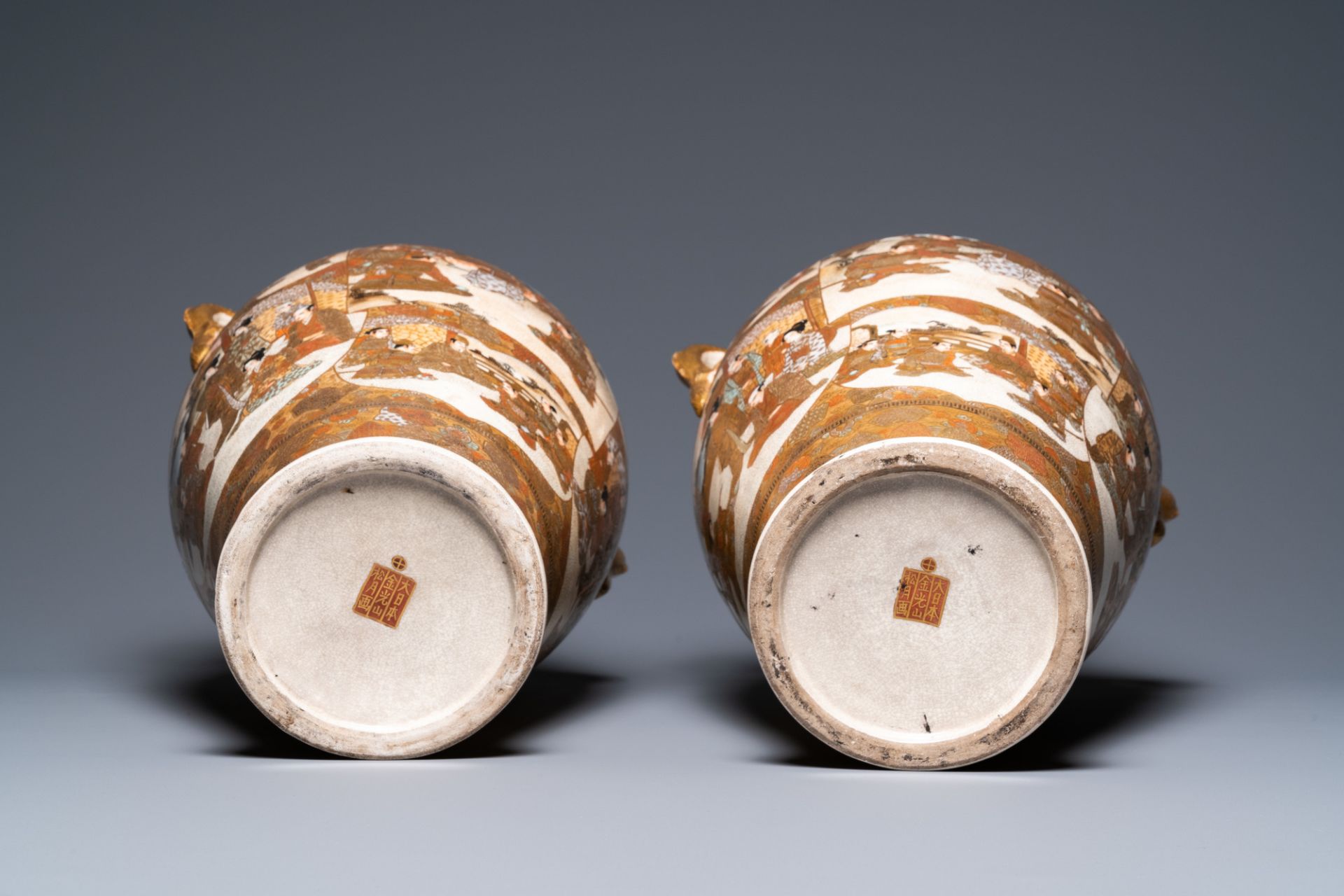 A pair of Japanese Satsuma vases, Kinkozan mark, Meiji, 19th C. - Image 5 of 6